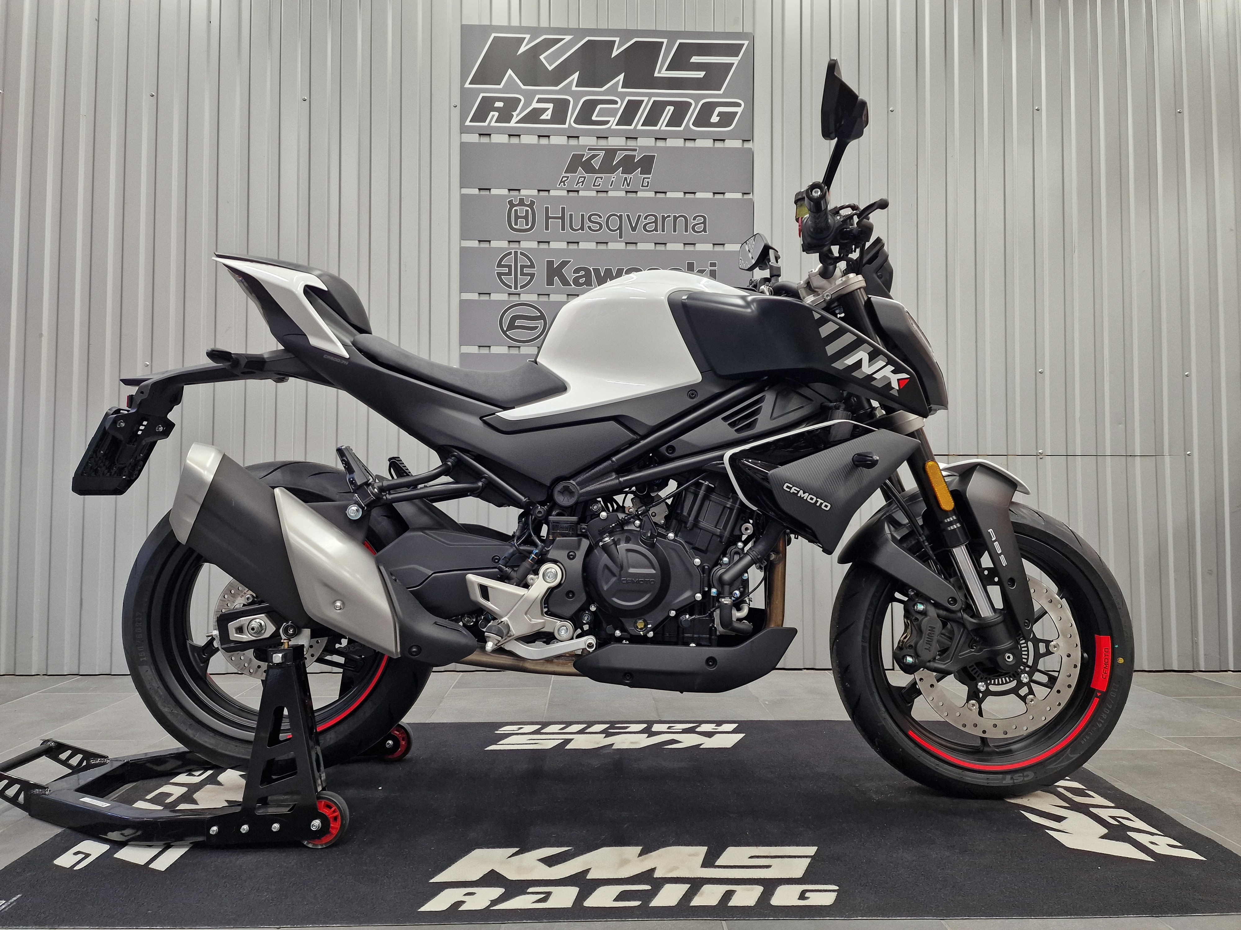 CF MOTO 450NK