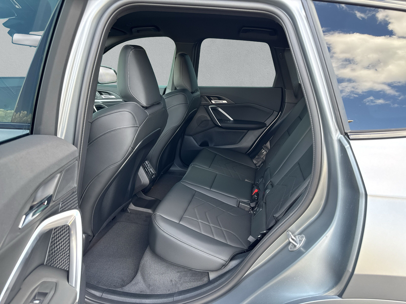 BMW iX1 xDrive 30 M Sport - 15