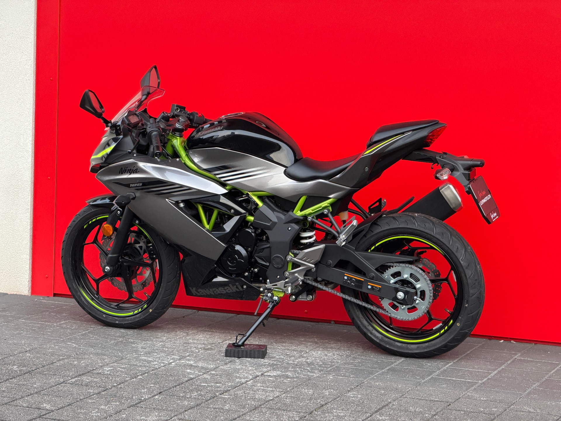 KAWASAKI Ninja 125 - 11