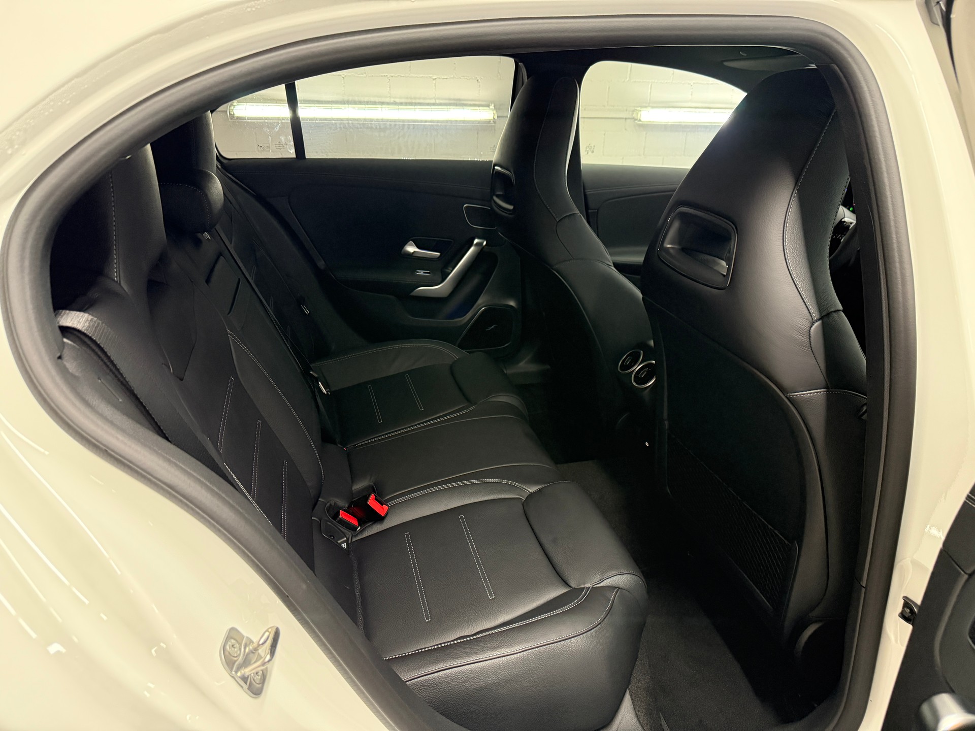 MERCEDES-BENZ A 250 4MATIC Kompaktlimousine - 9