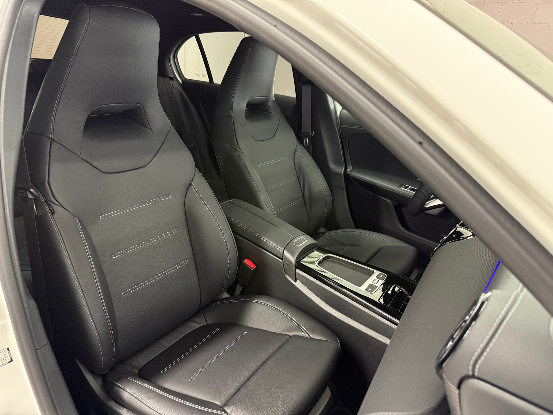 MERCEDES-BENZ A 250 4MATIC Kompaktlimousine - 10