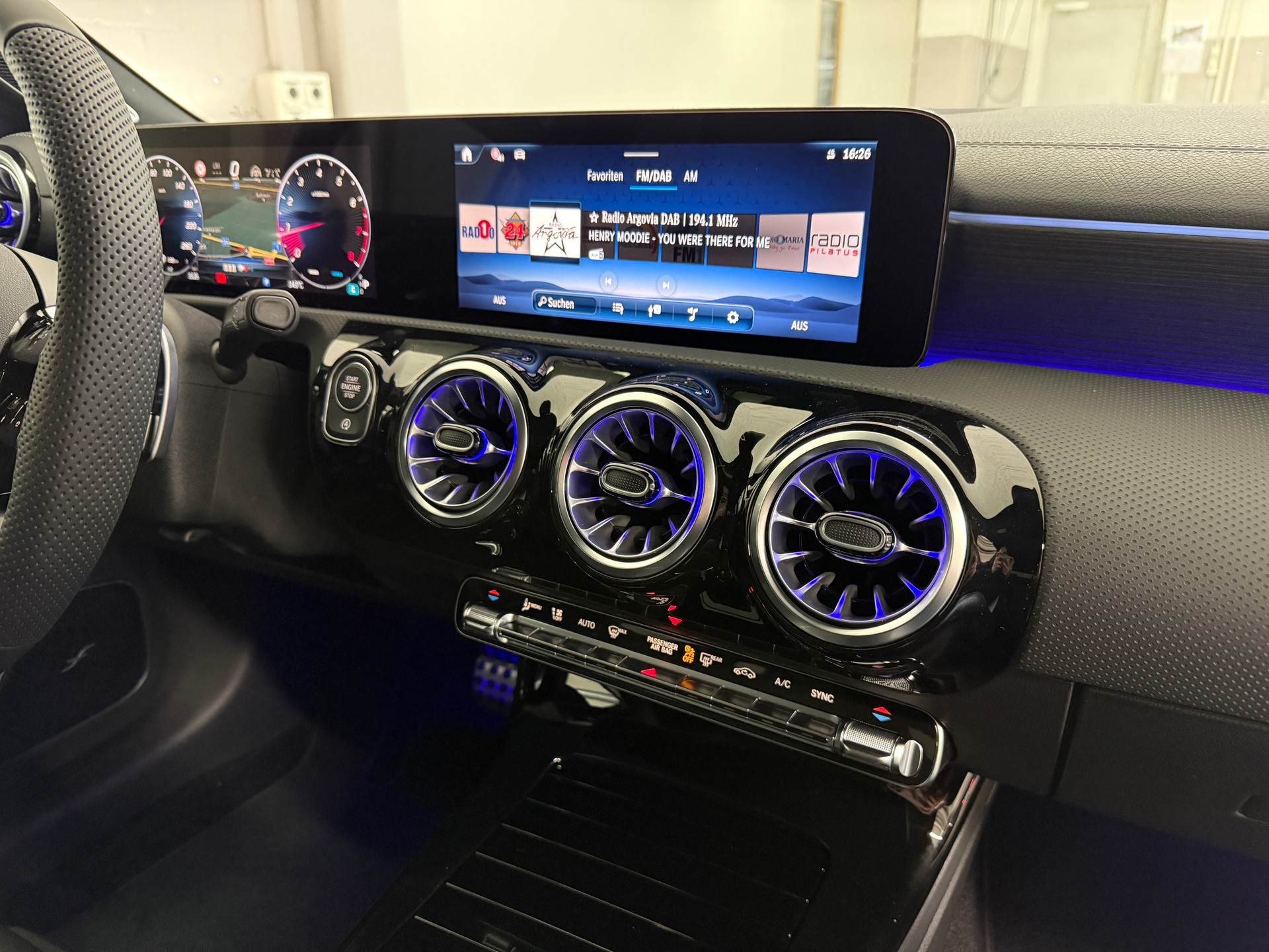 MERCEDES-BENZ A 250 4MATIC Kompaktlimousine - 13