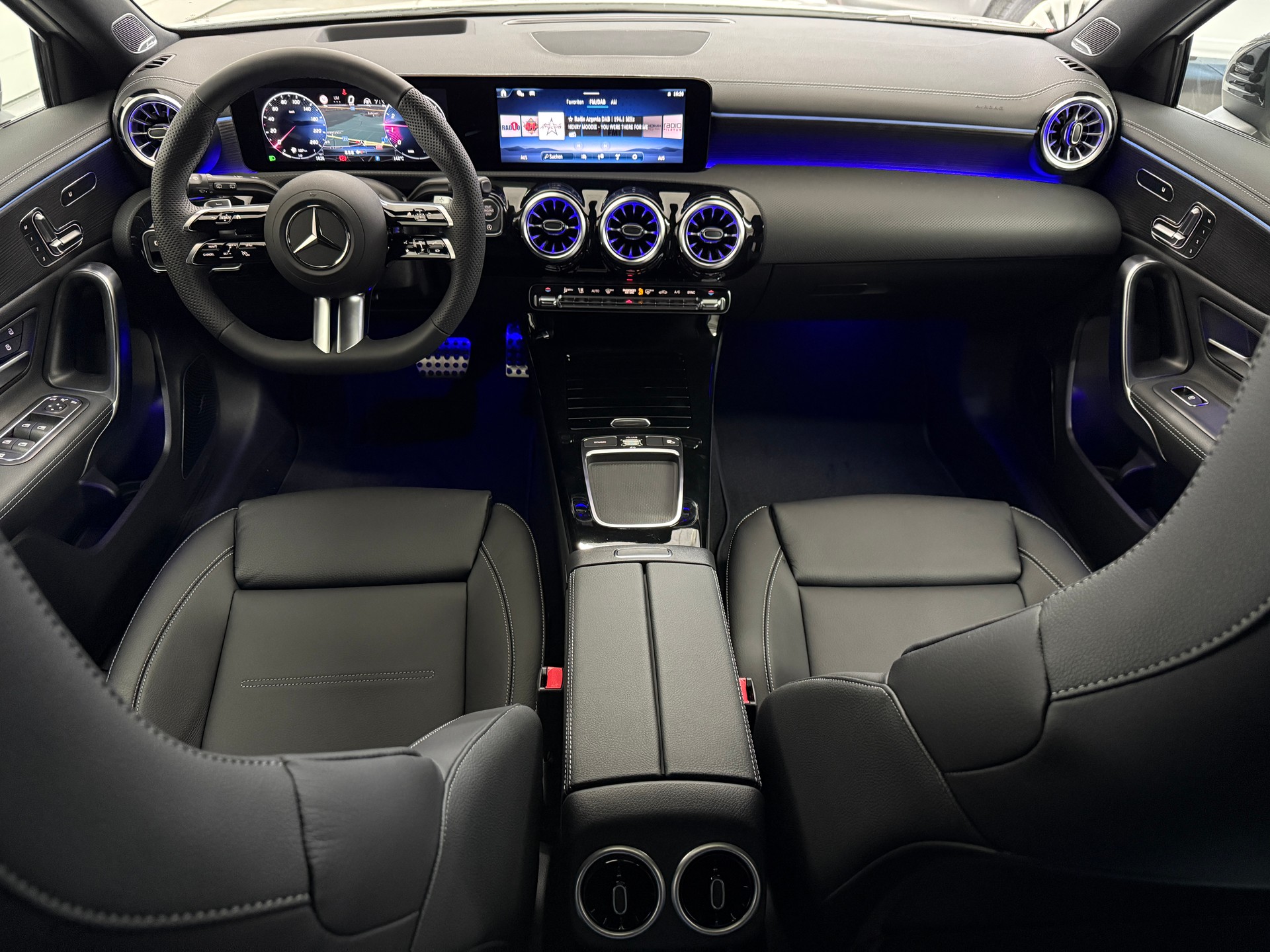 MERCEDES-BENZ A 250 4MATIC Kompaktlimousine - 8