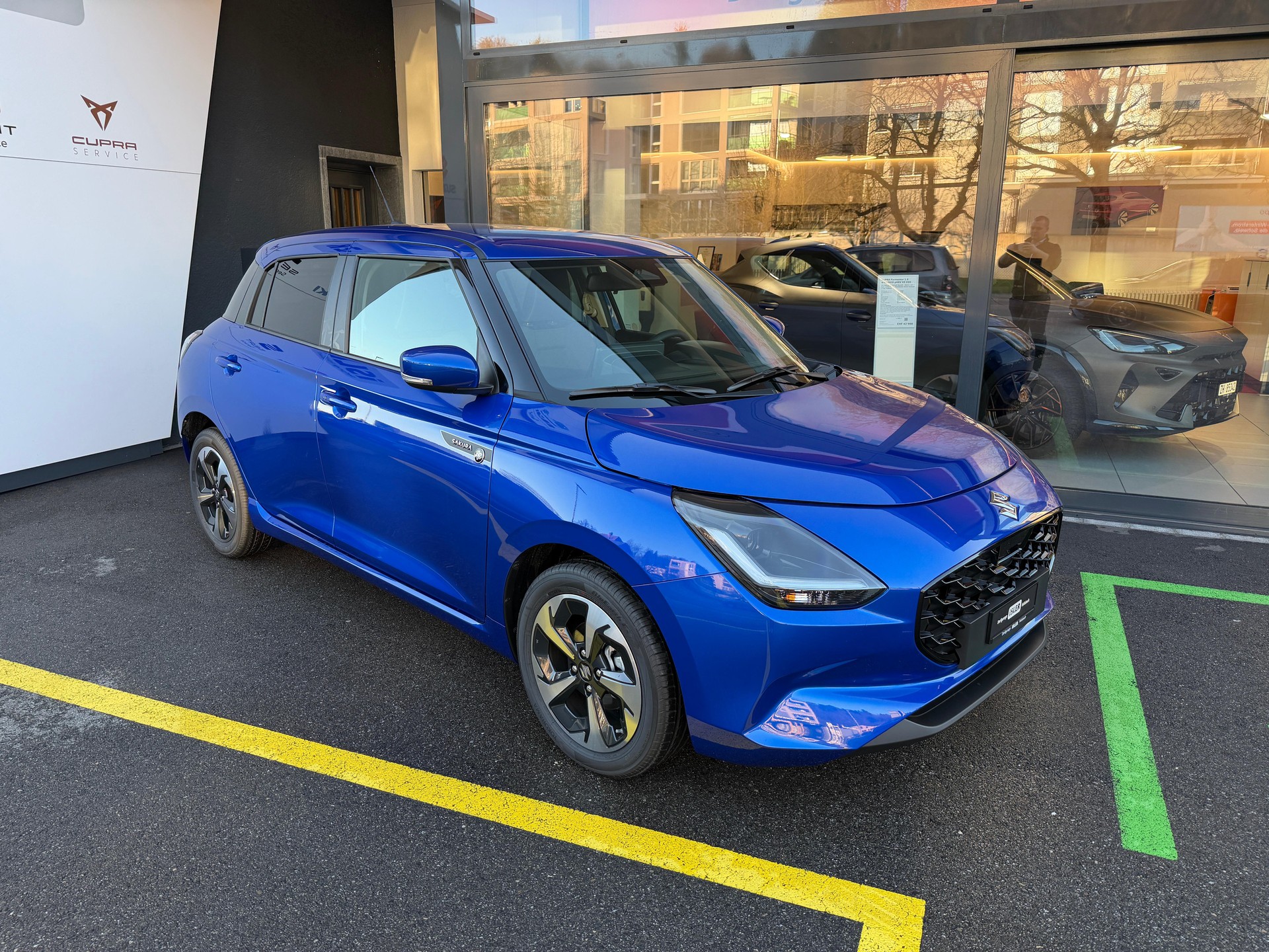 SUZUKI Swift 1.2 Sakura Top Hybrid