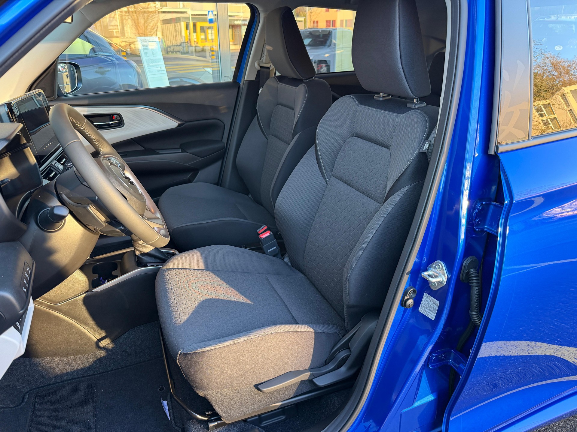 SUZUKI Swift 1.2 Sakura Top Hybrid - 8