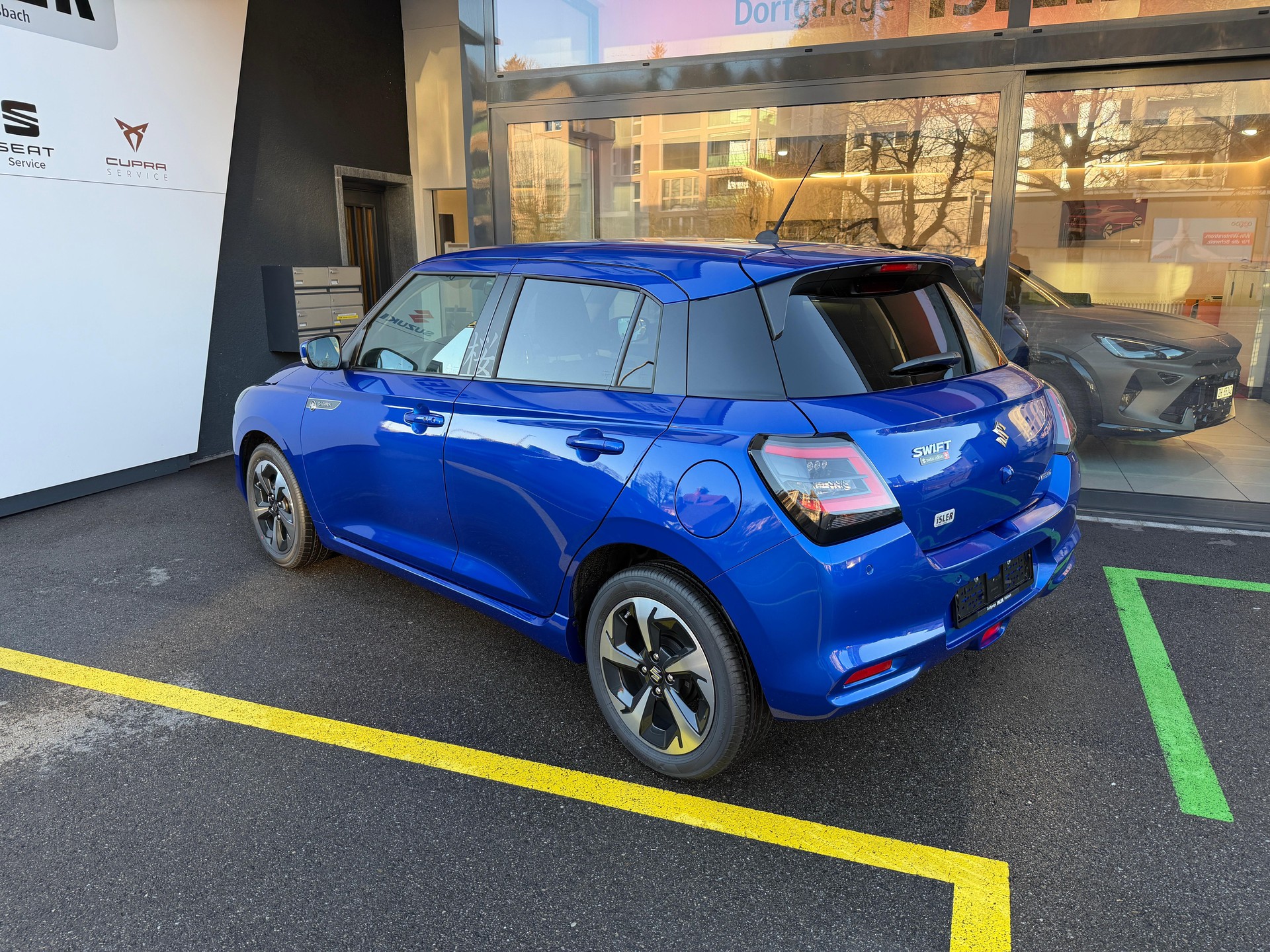SUZUKI Swift 1.2 Sakura Top Hybrid - 4