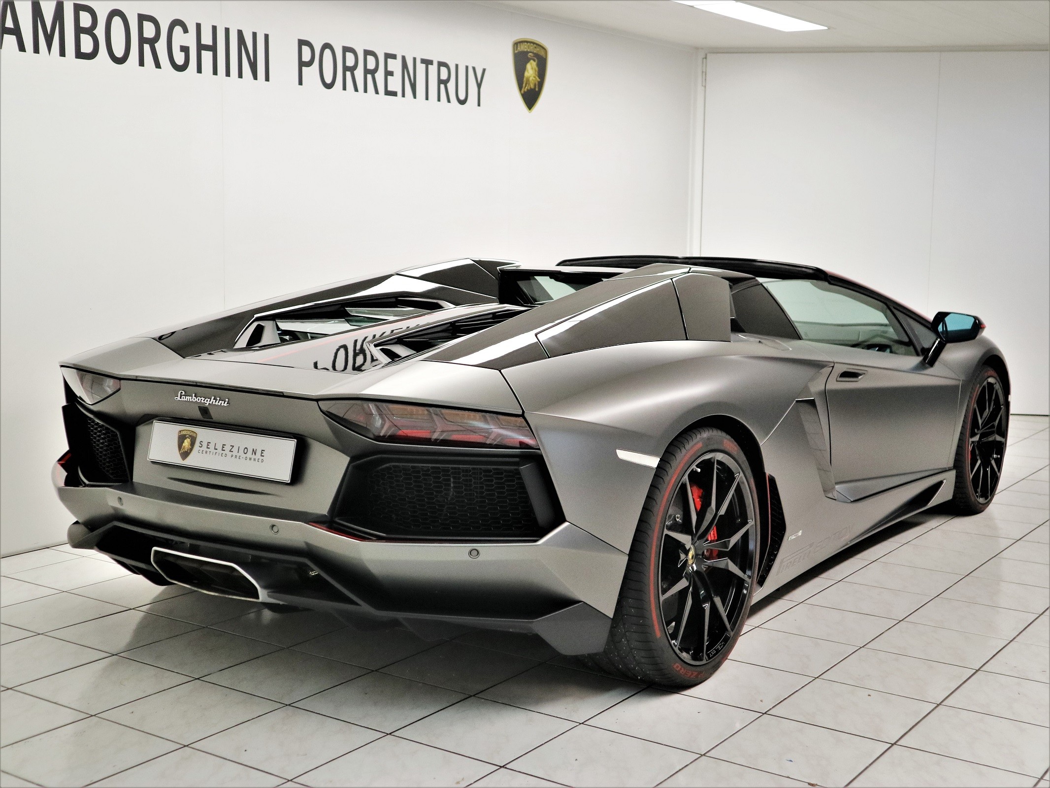 Aventador LP700-4 Roadster Pirelli thumbnail n°2