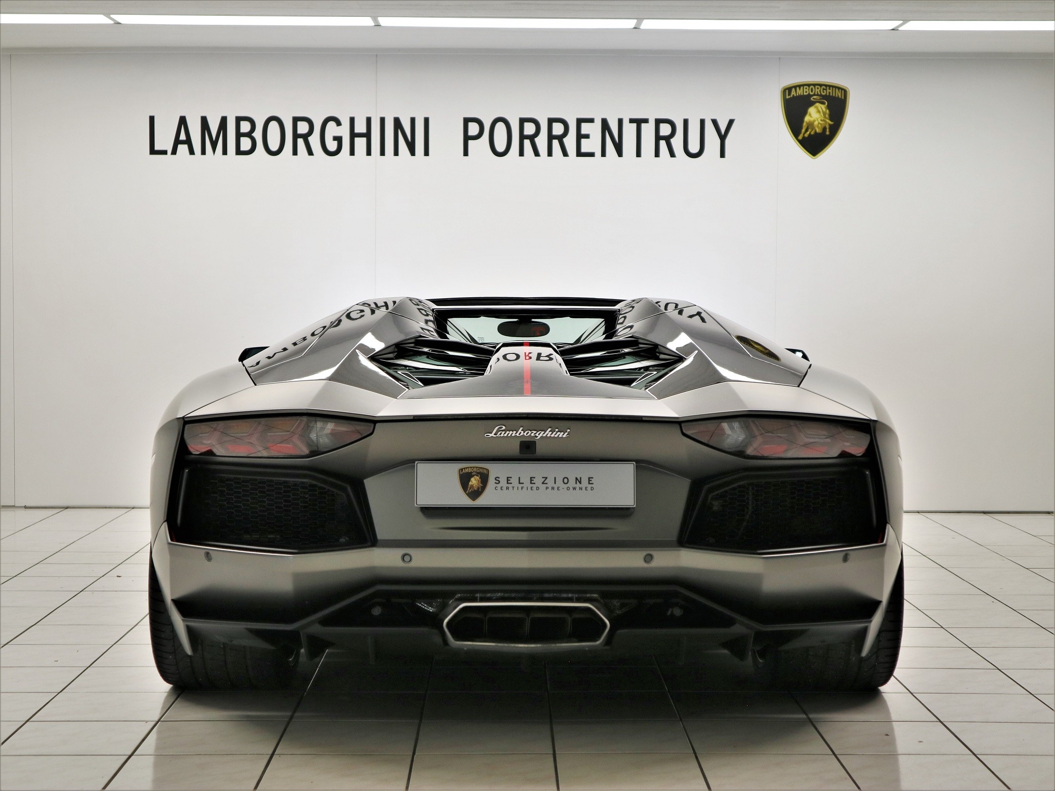 Aventador LP700-4 Roadster Pirelli thumbnail n°4