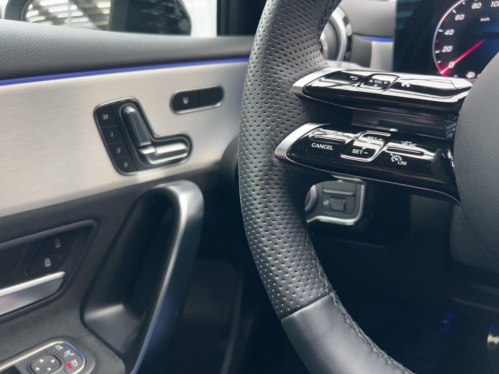 MERCEDES-BENZ A 220 4Matic 8G-DCT - 13