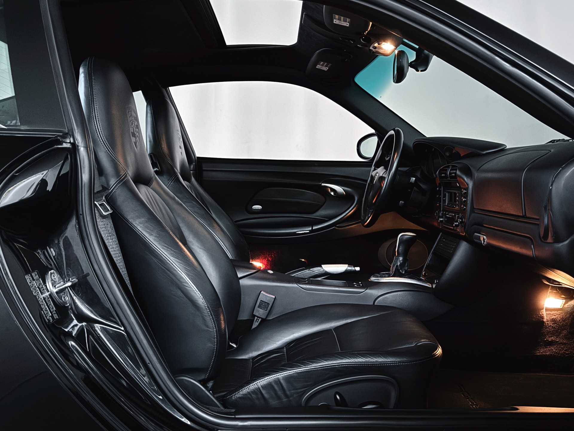 PORSCHE 911 Carrera 4 S - 17