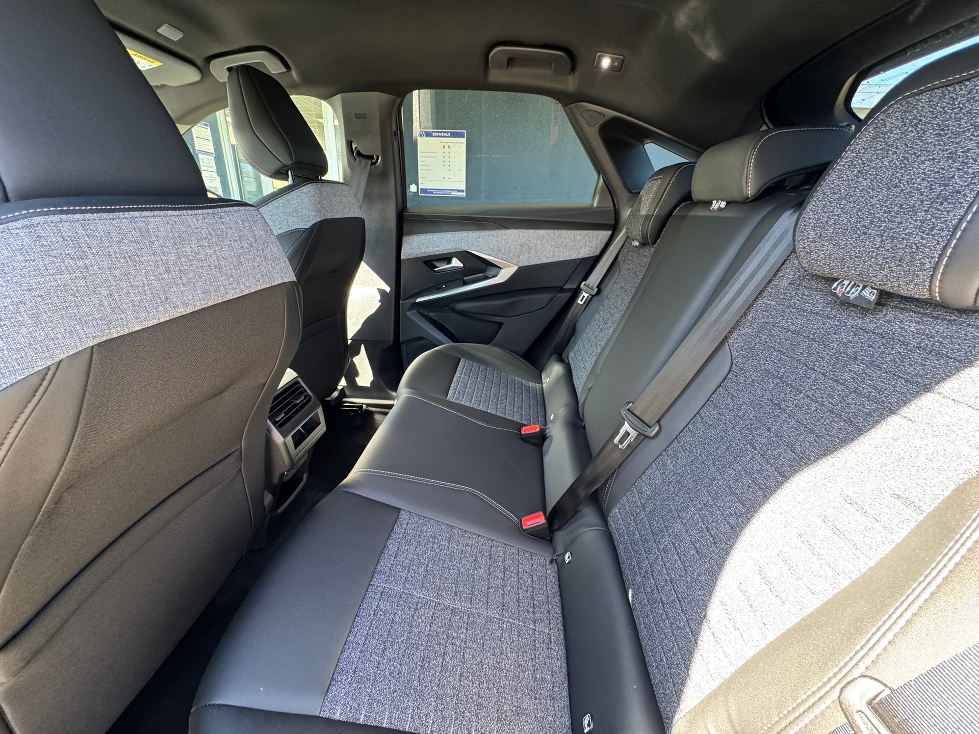 PEUGEOT 3008 145 e-DSC6 Hybrid Allure Premium - 8