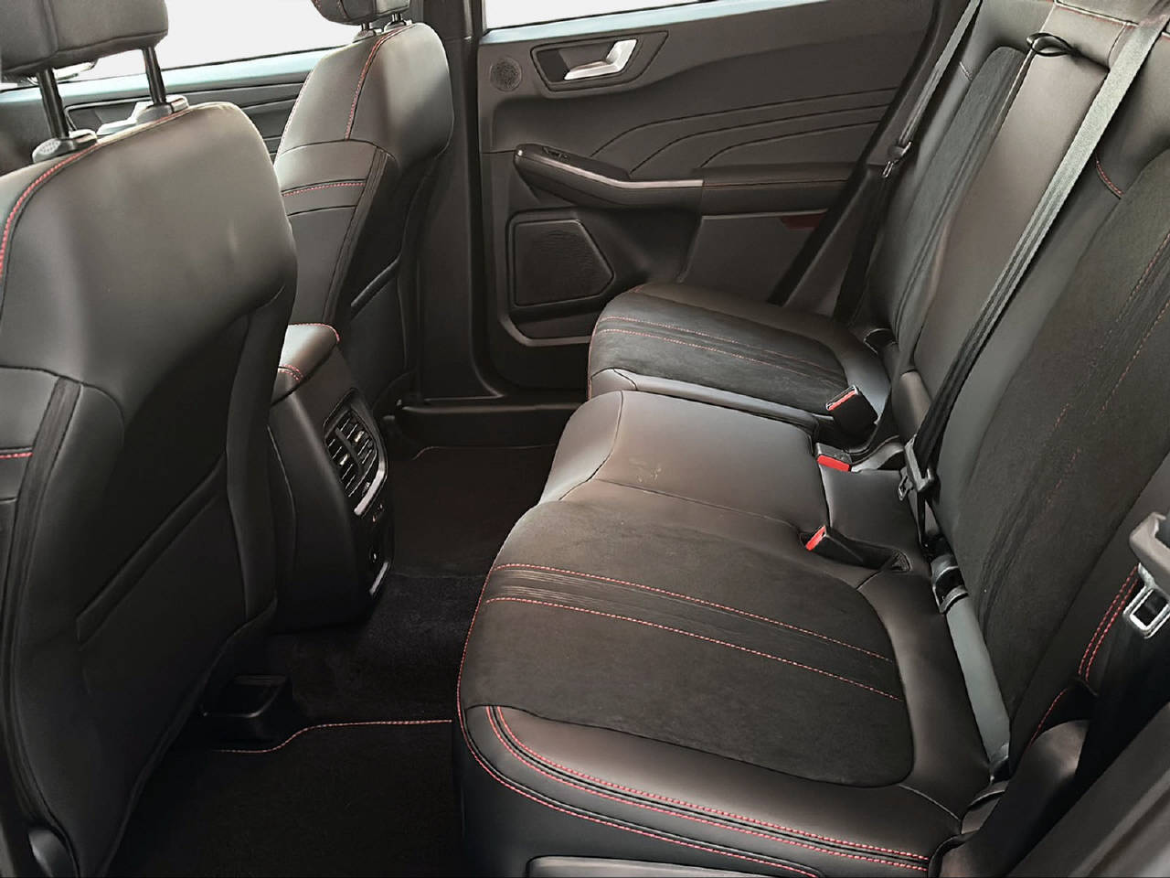 FORD Kuga 2.5 Hybrid ST-Line X 4x4 - 15