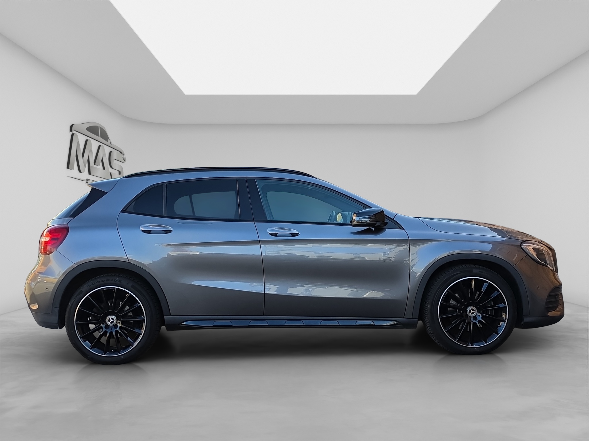 MERCEDES-BENZ GLA 250 7
