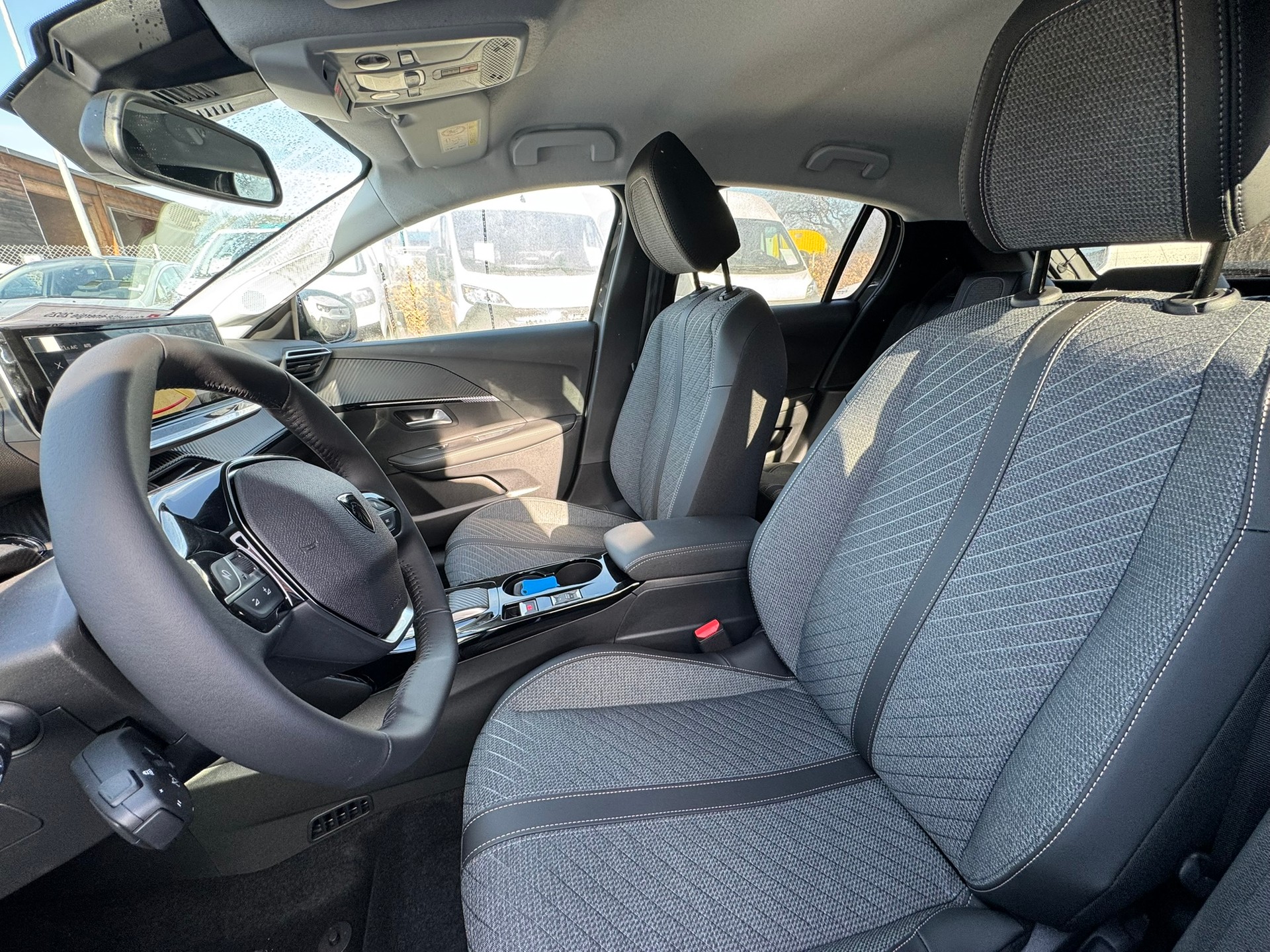 PEUGEOT 208 1.2 MHEV 110 Allure Premium - 6