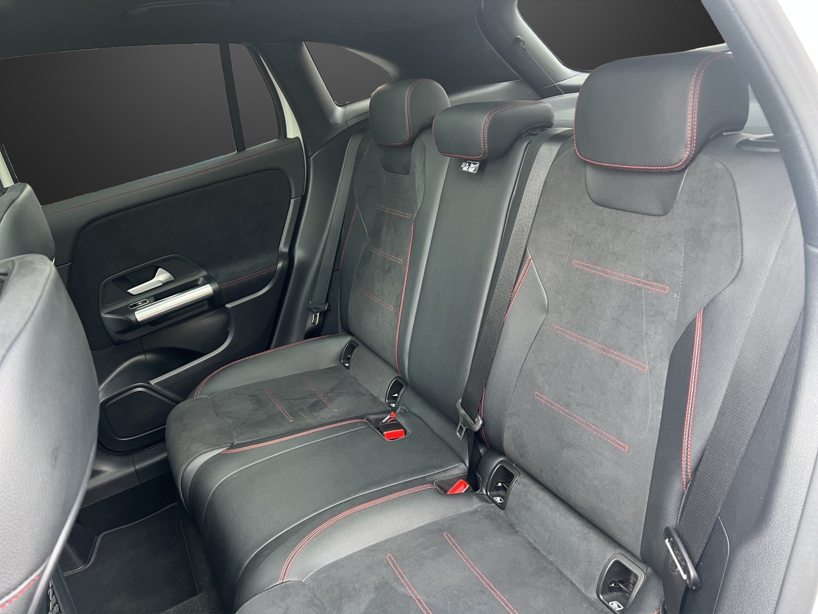 MERCEDES-BENZ GLA 200 4Matic AMG Line 8G-DCT - 12