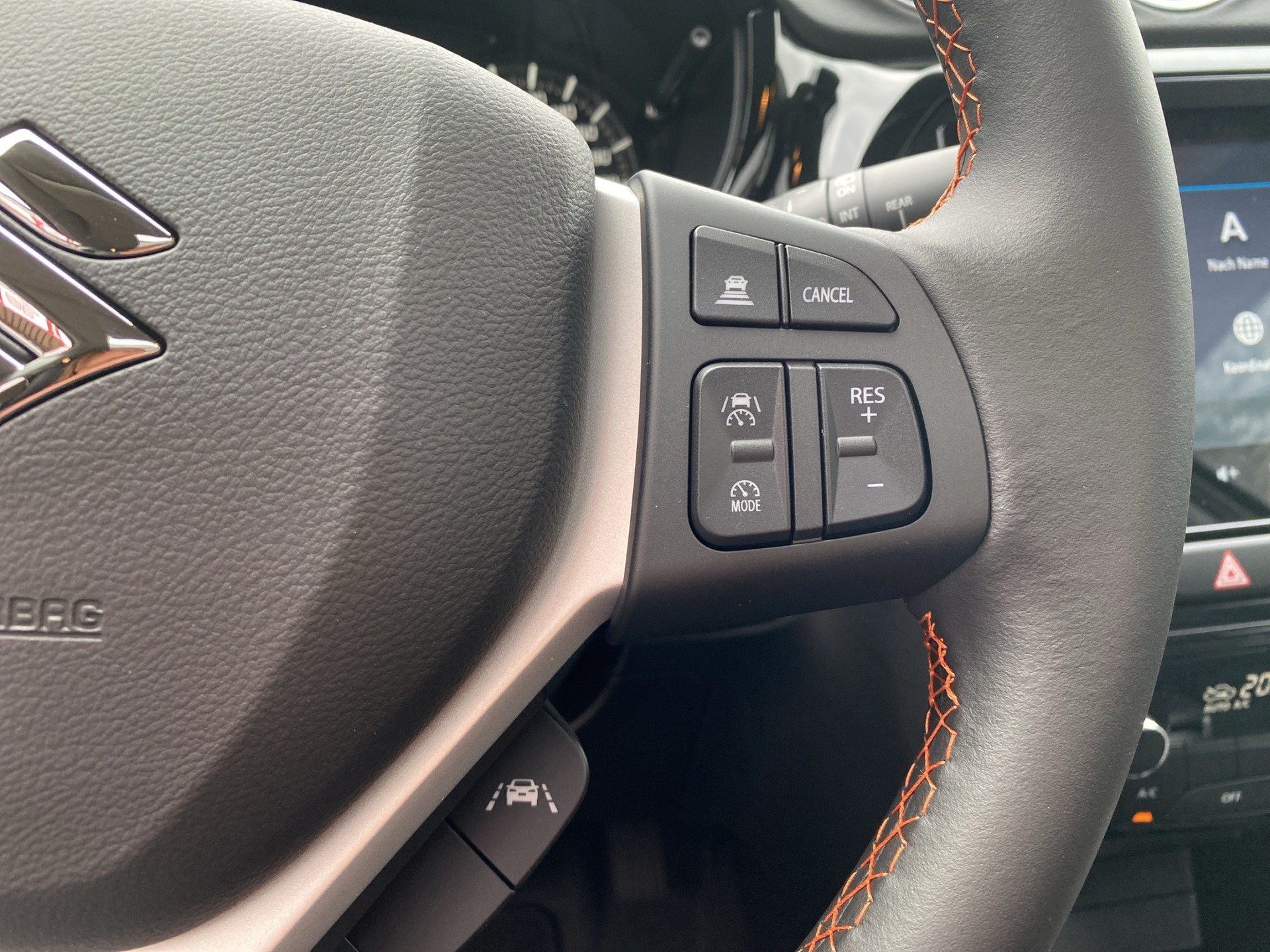 SUZUKI Vitara 1.4 Boosterjet Black Edition Top 4x4 Hybrid Automatic - 16