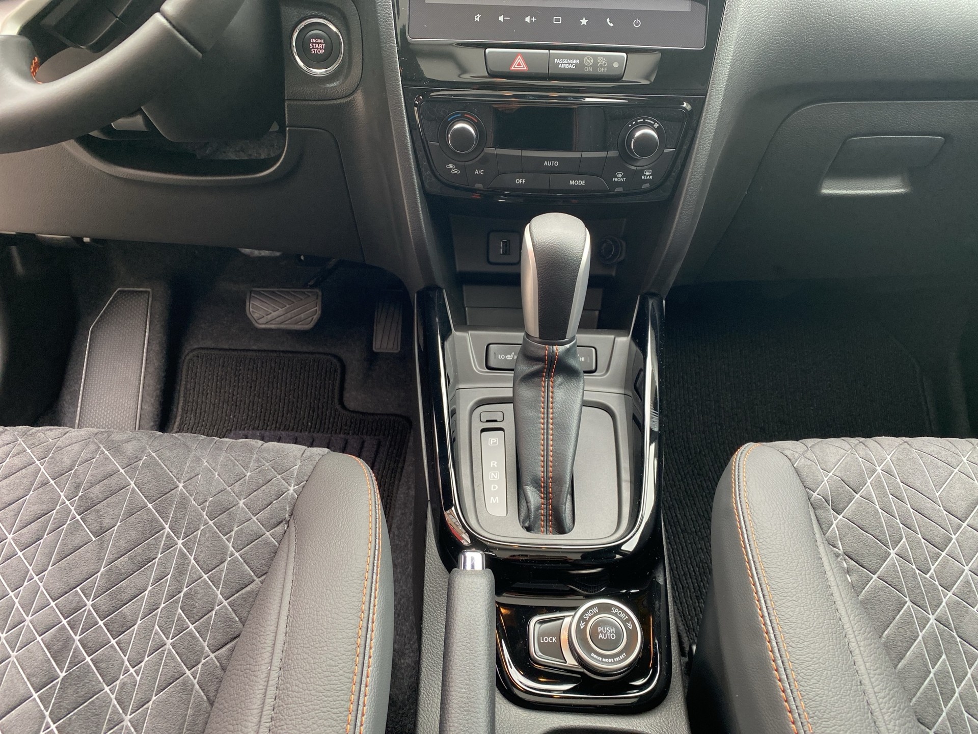 SUZUKI Vitara 1.4 Boosterjet Black Edition Top 4x4 Hybrid Automatic - 18