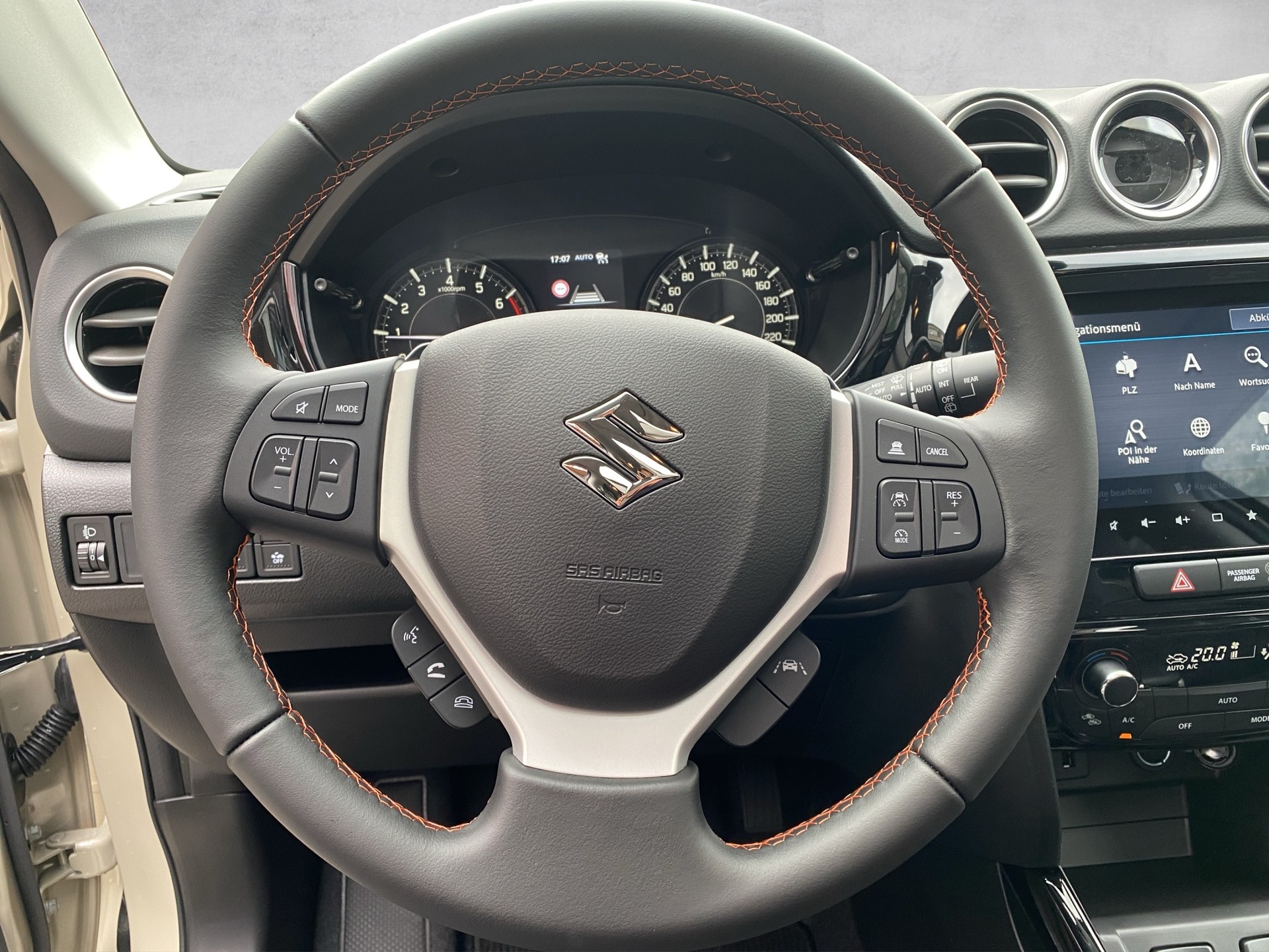 SUZUKI Vitara 1.4 Boosterjet Black Edition Top 4x4 Hybrid Automatic - 15
