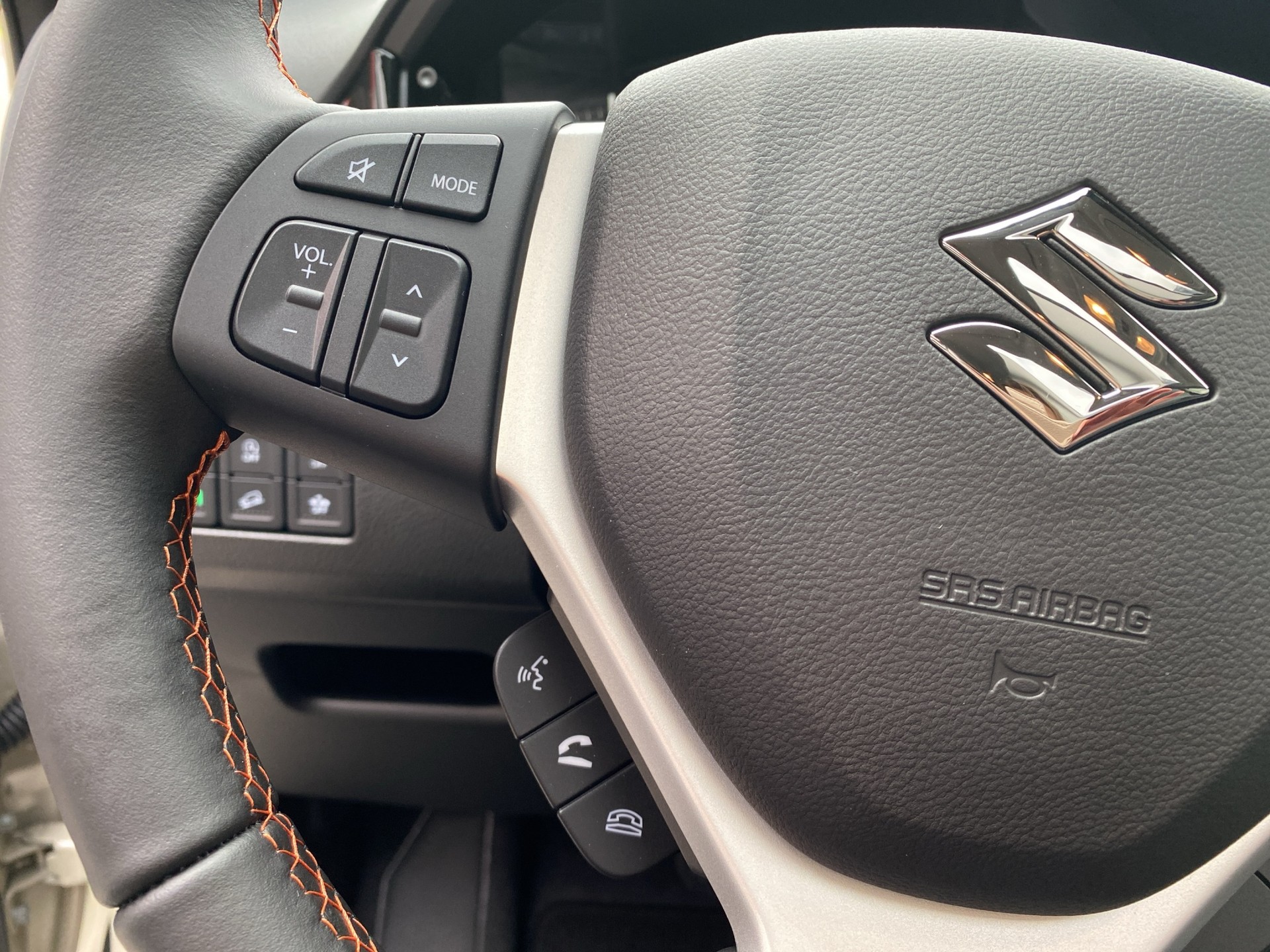 SUZUKI Vitara 1.4 Boosterjet Black Edition Top 4x4 Hybrid Automatic - 17