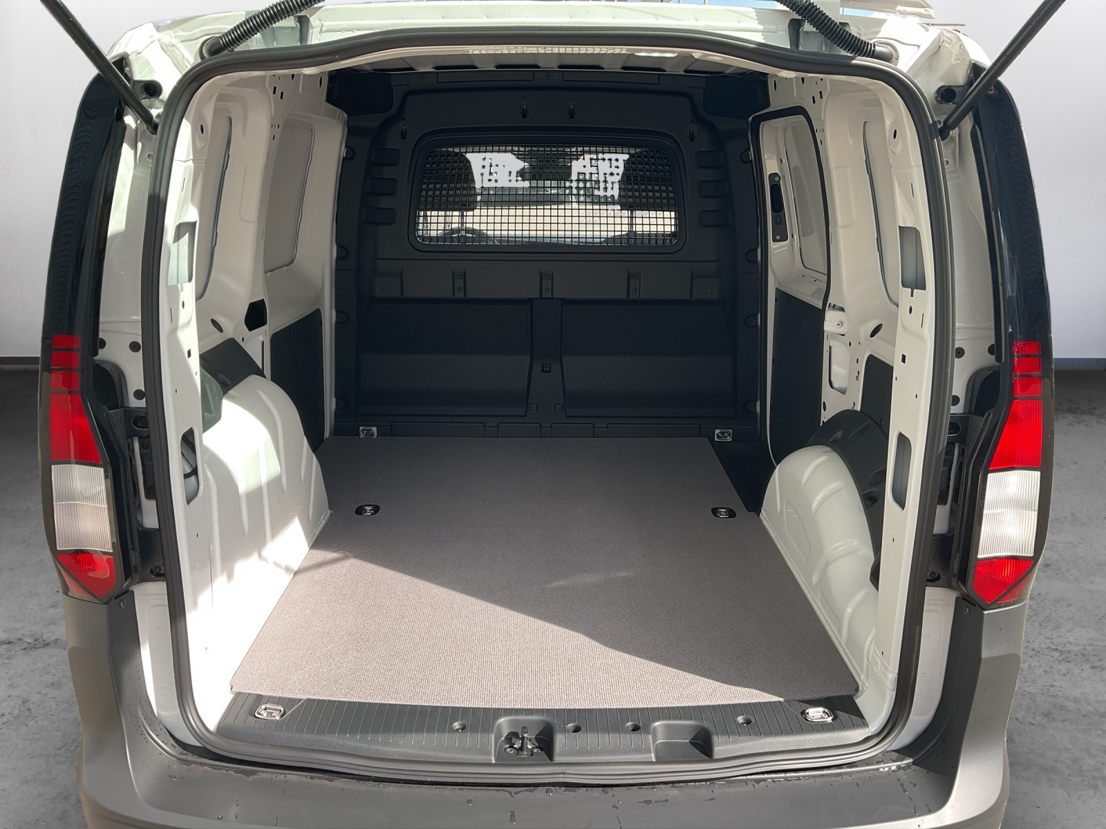 VW Caddy Cargo 1.5 TSI Entry DSG - 12