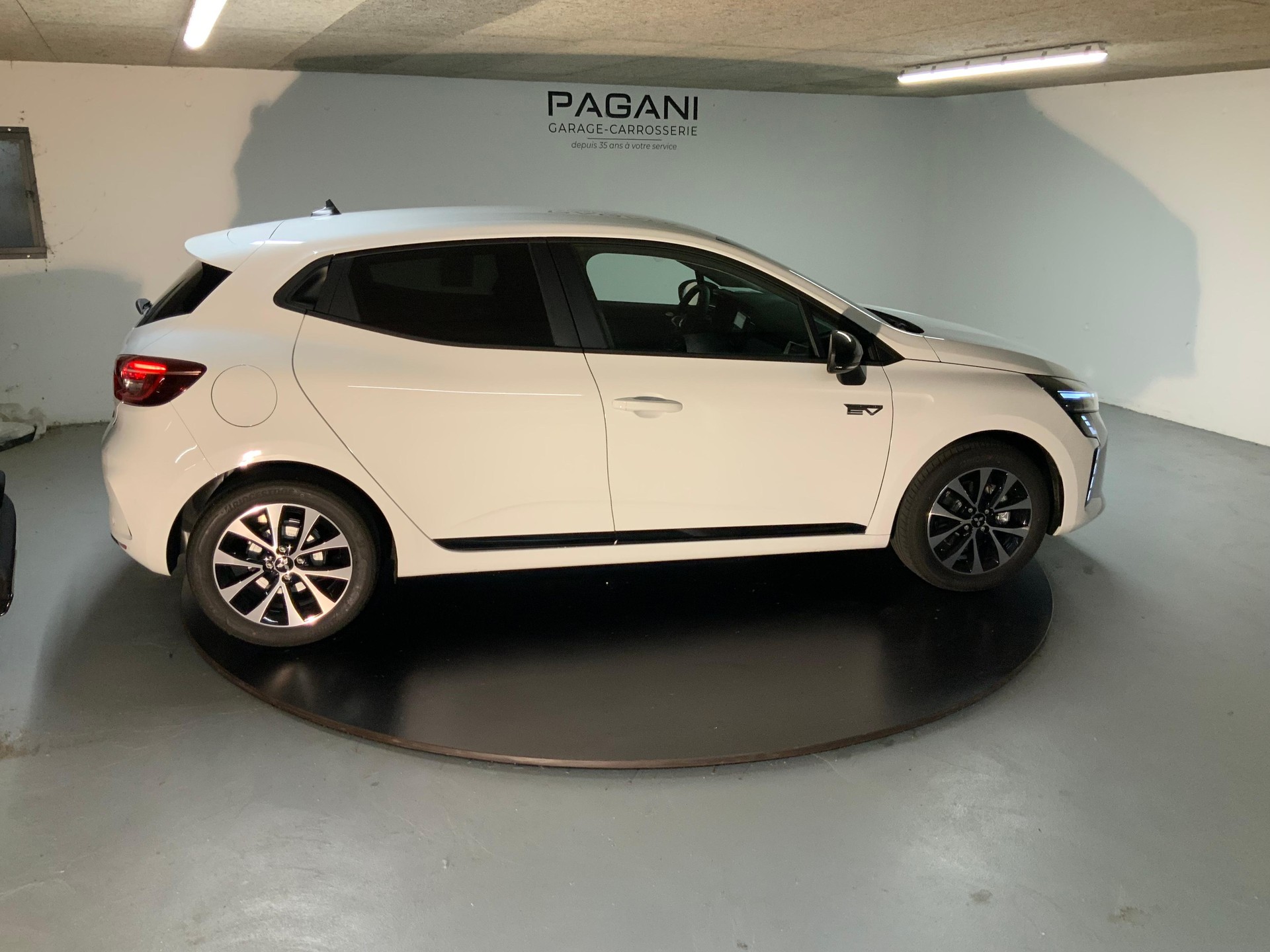 MITSUBISHI Colt 1.6 HEV Invite+ - 3