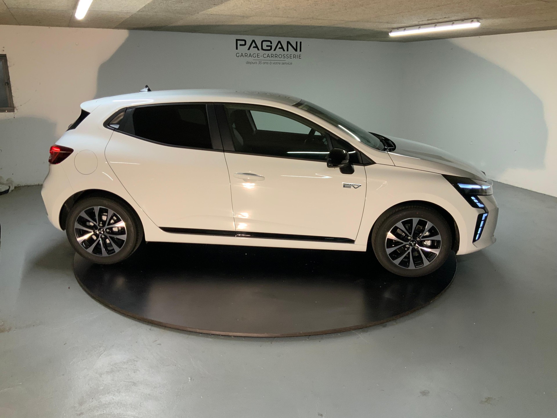 MITSUBISHI Colt 1.6 HEV Invite+ - 4