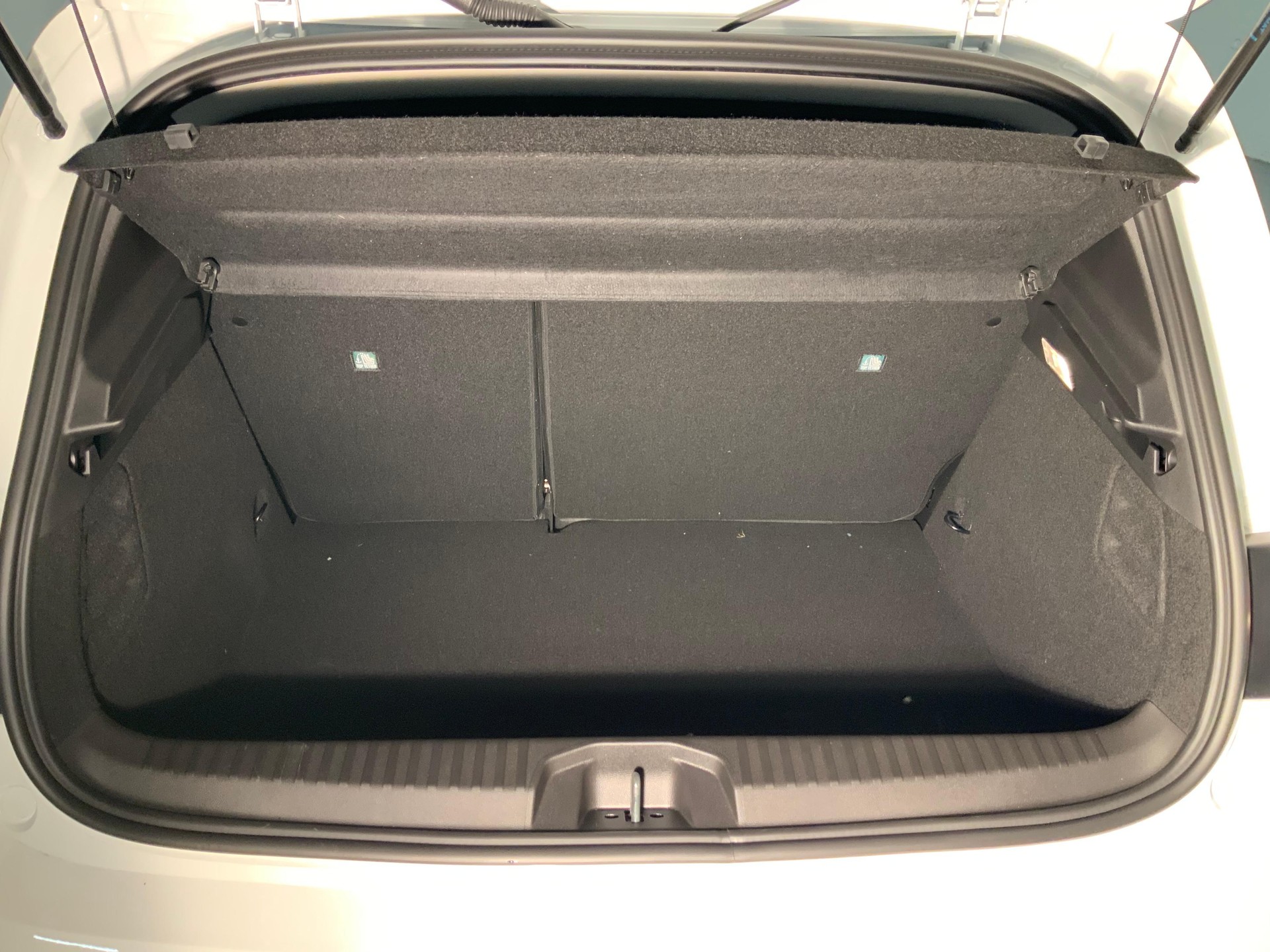 MITSUBISHI Colt 1.6 HEV Invite+ - 8