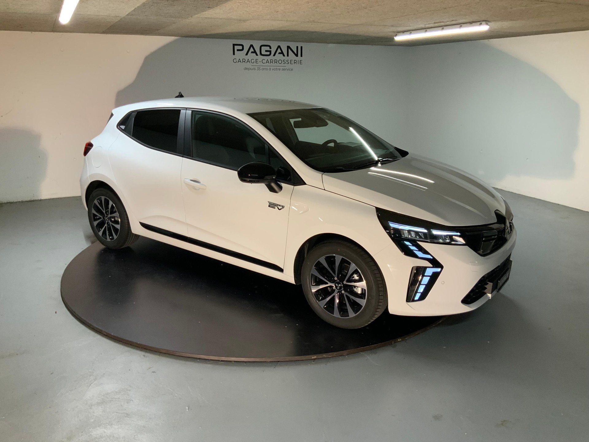 MITSUBISHI Colt 1.6 HEV Invite+ - 2