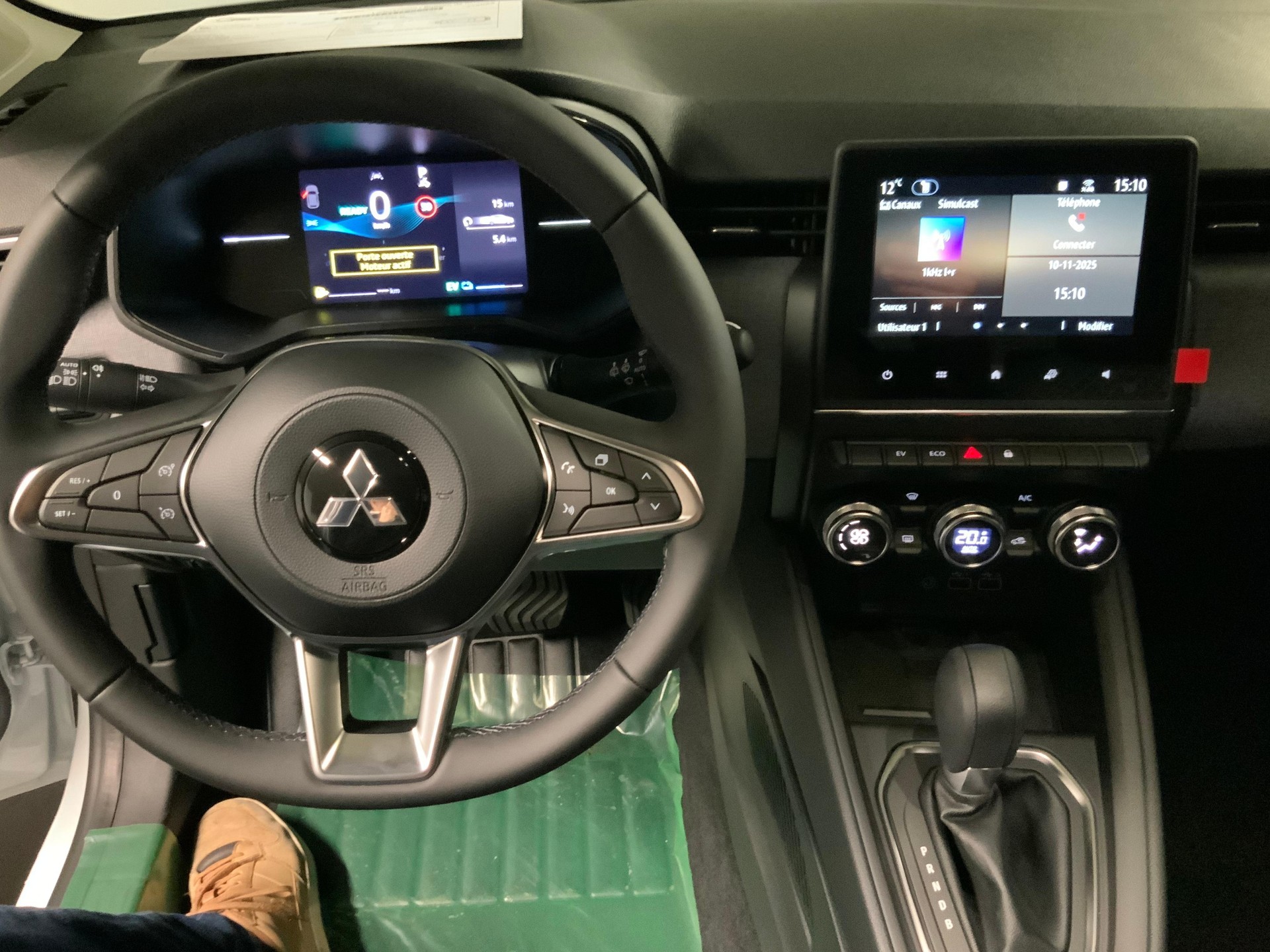 MITSUBISHI Colt 1.6 HEV Invite+ - 10