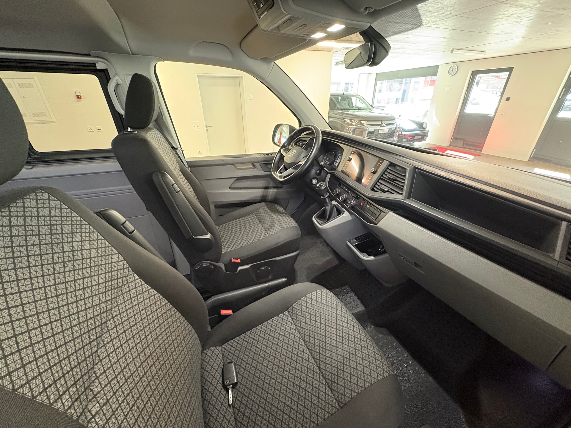 VW T6.1 2.0 TDI 4Motion - 13