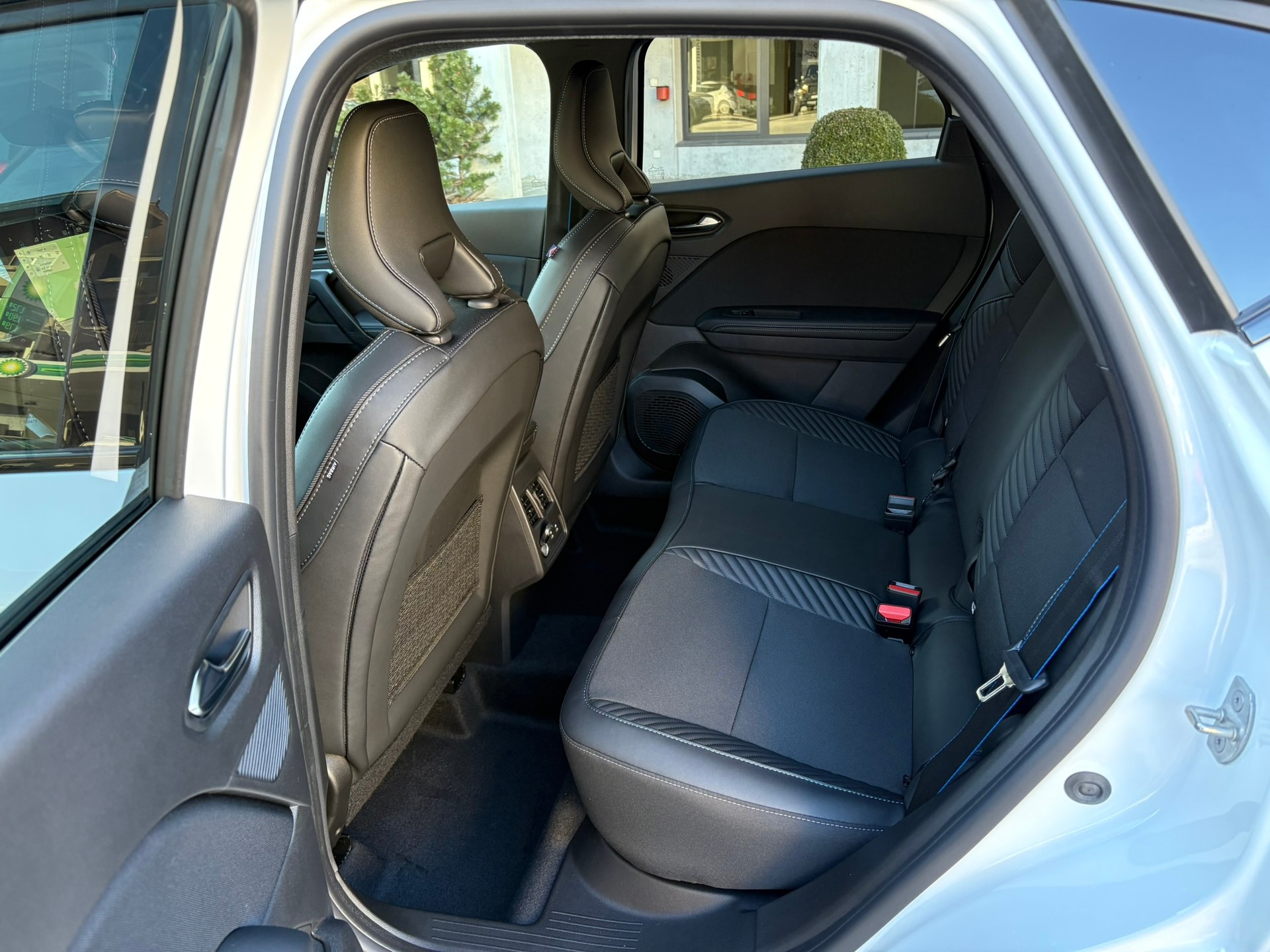 RENAULT Captur 1.8 TCe Esprit Alpine EDC - 10