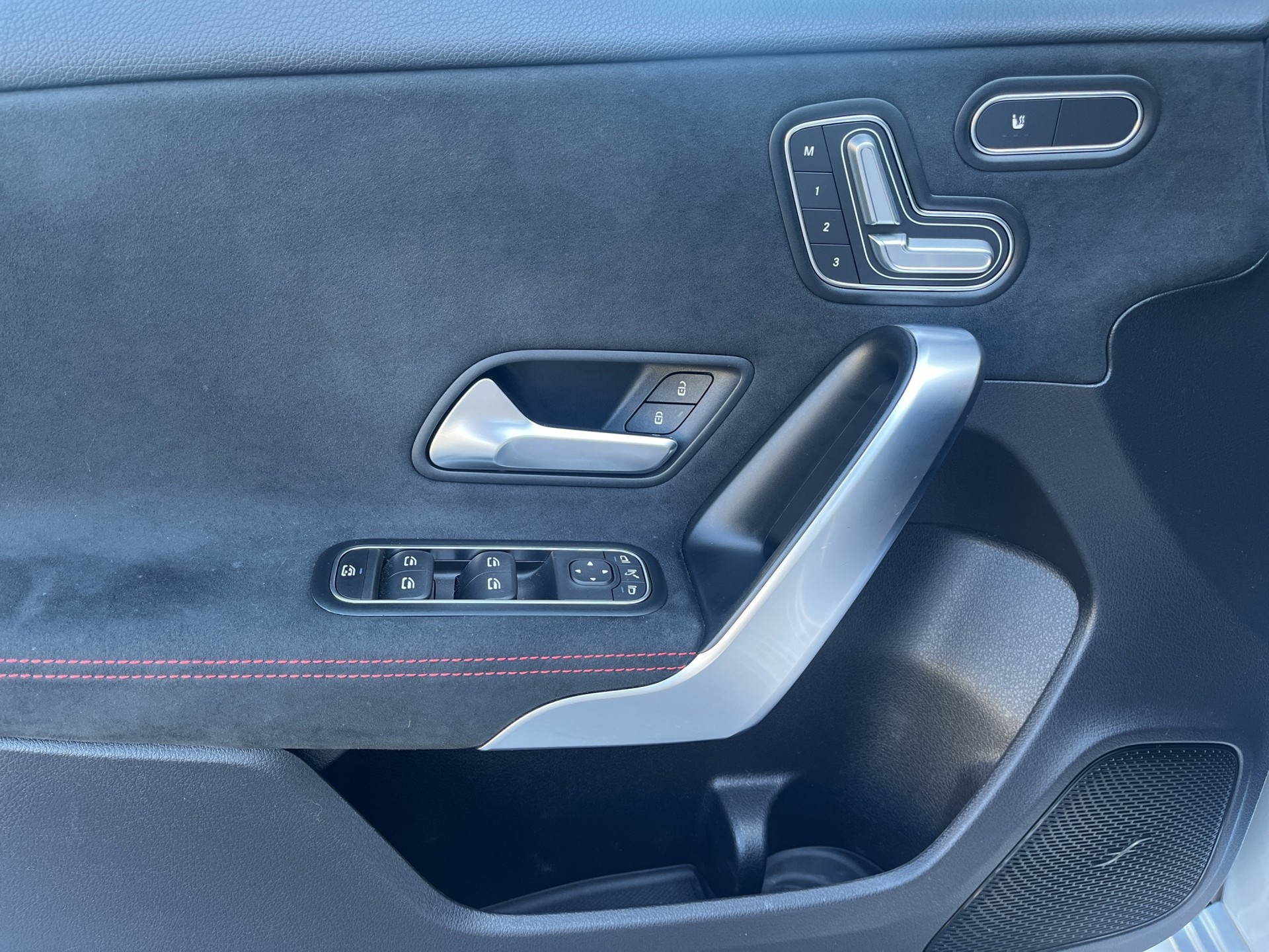 MERCEDES-BENZ A 250 AMG Line 4Matic - 12