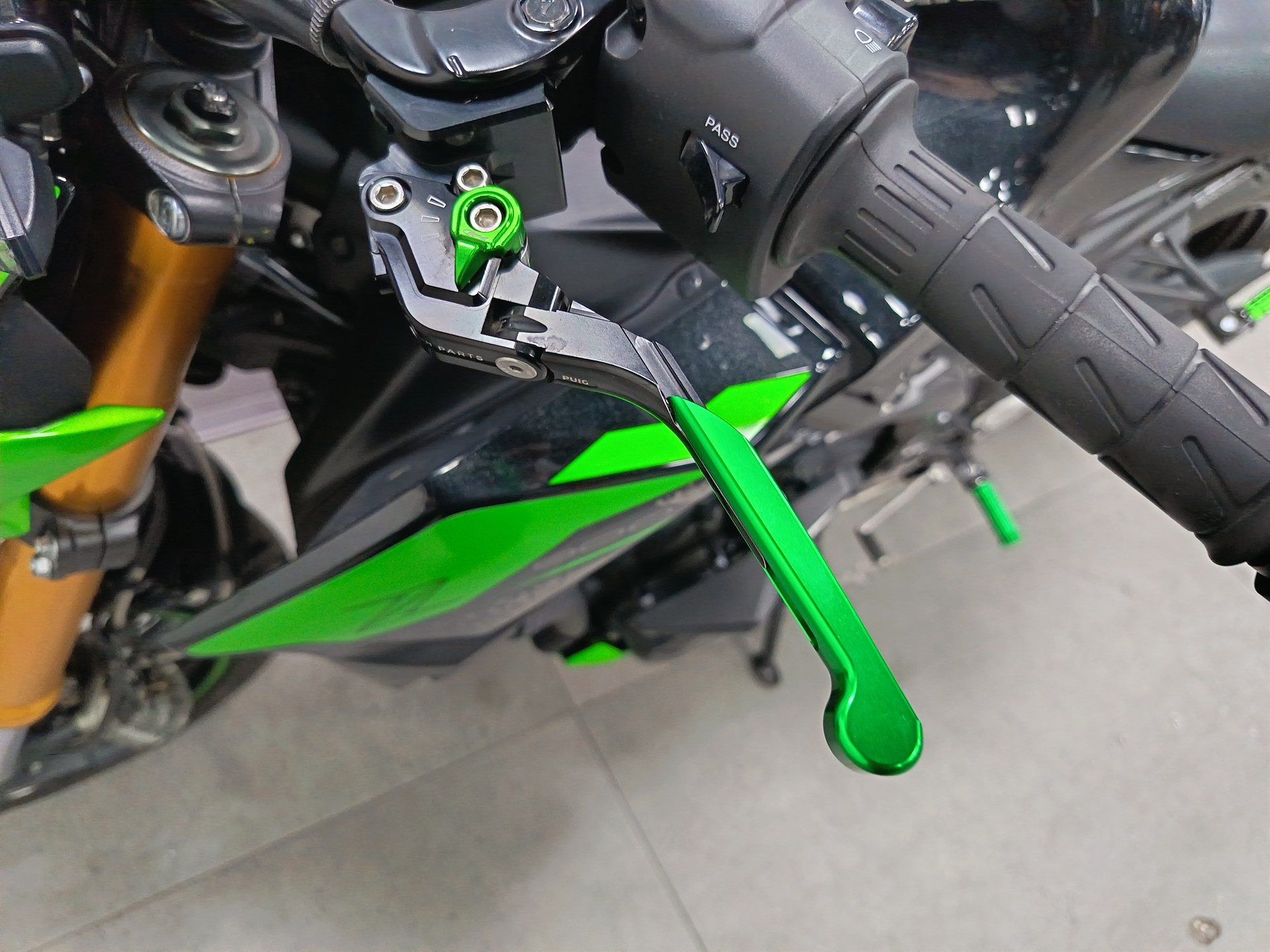 KAWASAKI Z 900 *** version SE *** - 11