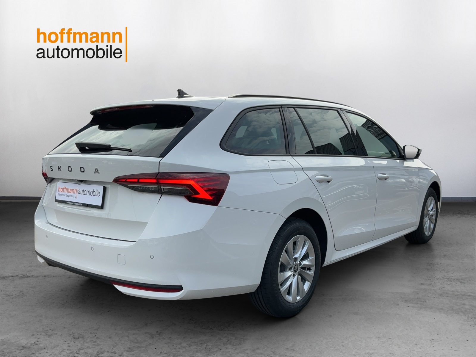 SKODA Octavia Combi 2.0 TDI DSG Selection - 4