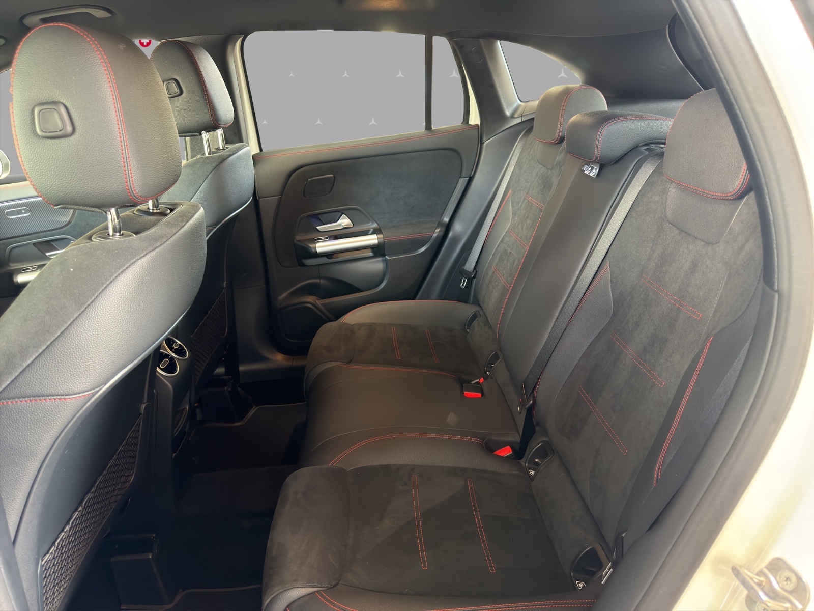 MERCEDES-BENZ GLA 200 7G-DCT - 14