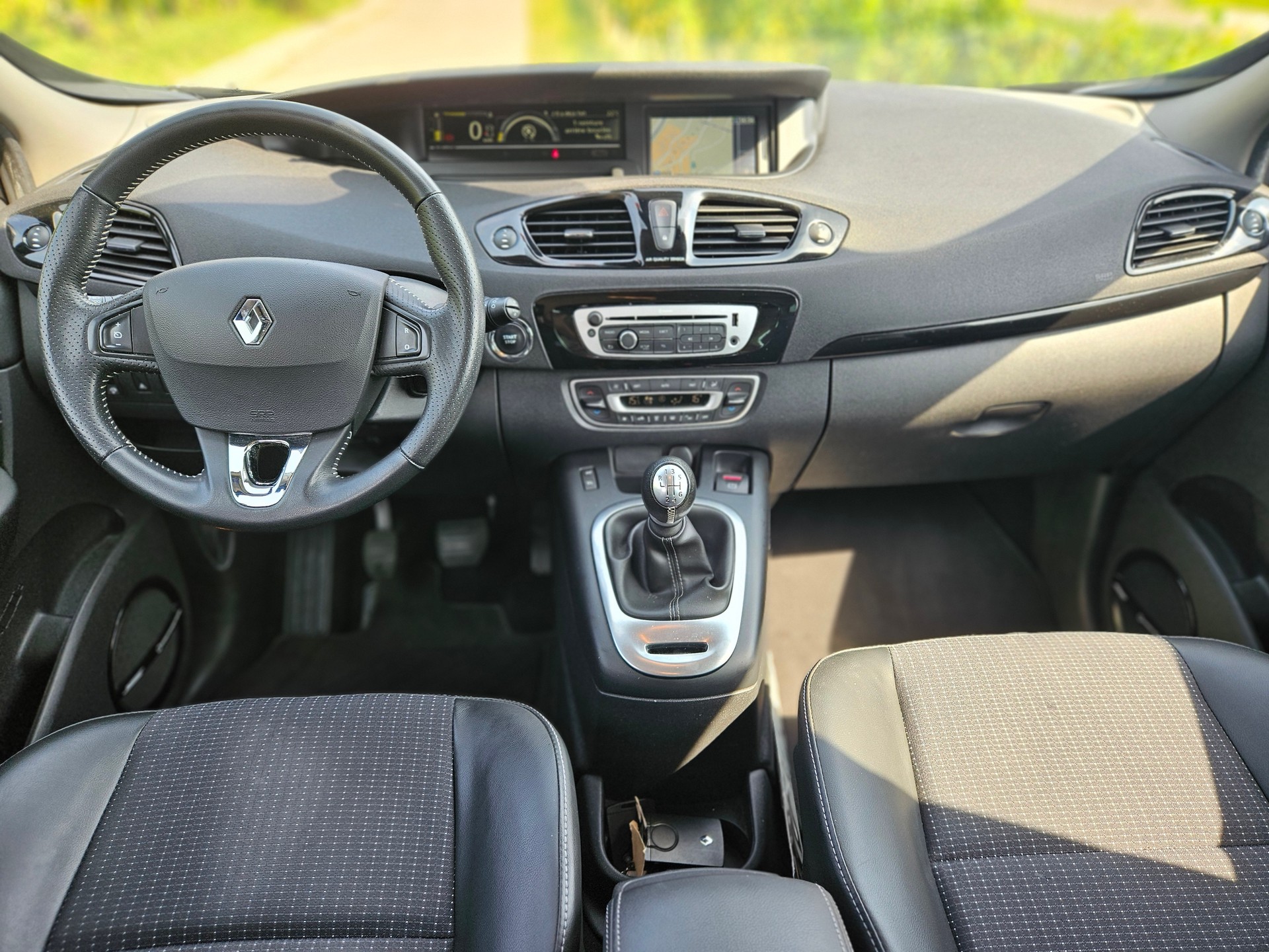 RENAULT Scénic 1.2 16V Turbo Bose Edition - 12