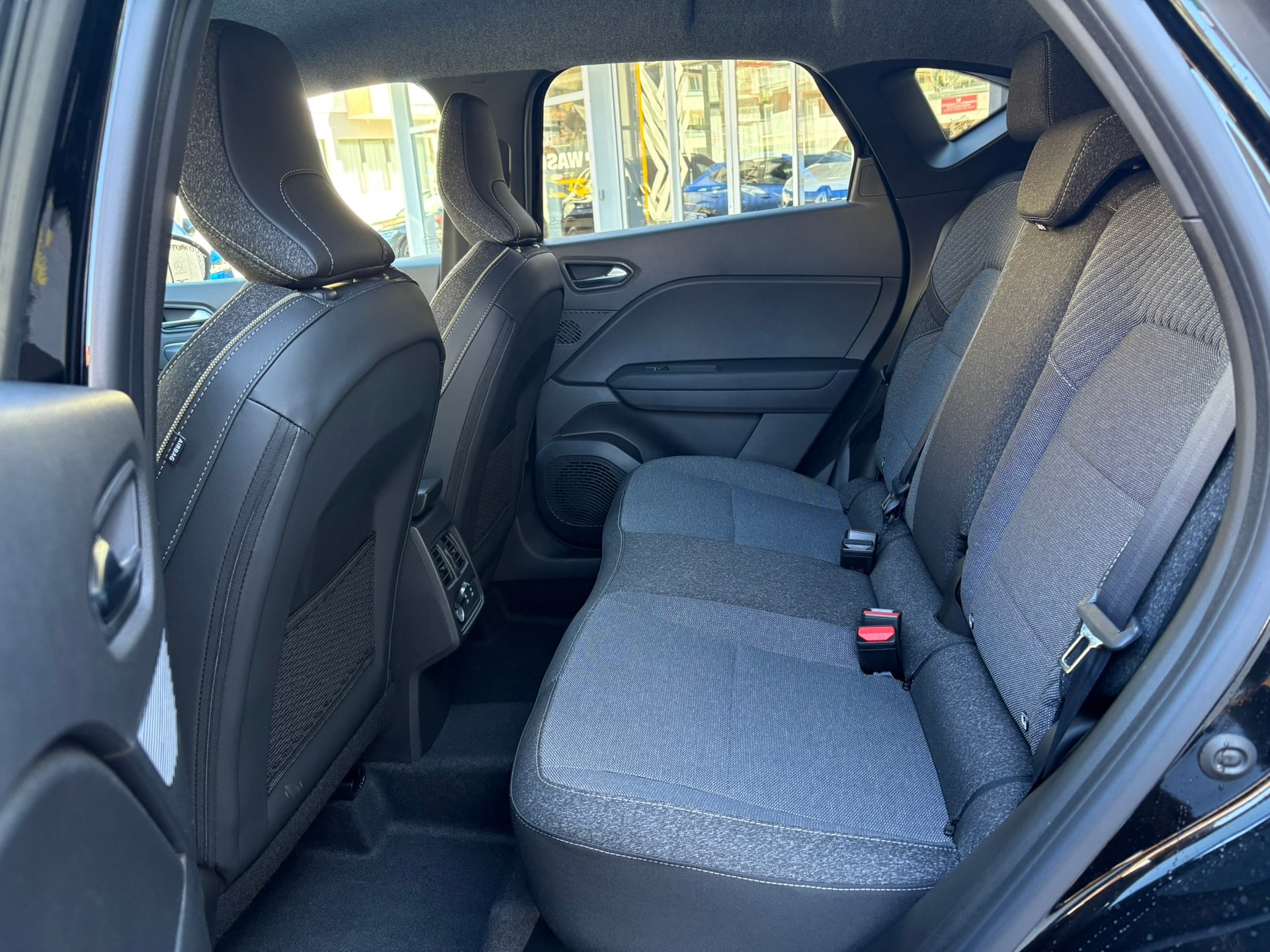 RENAULT Captur 1.8 E-Techno 160 - 11