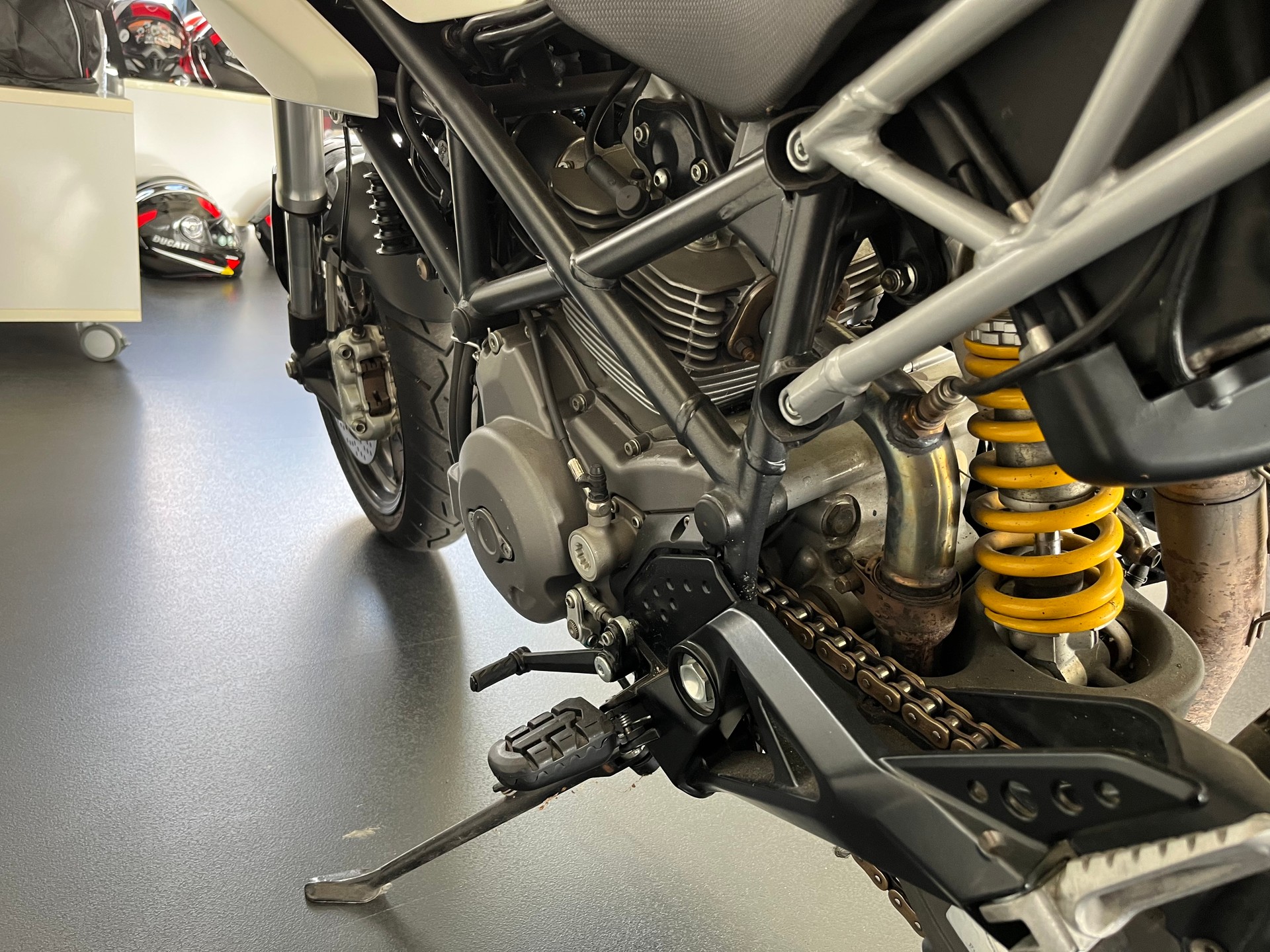 DUCATI Hypermotard 796 - 8