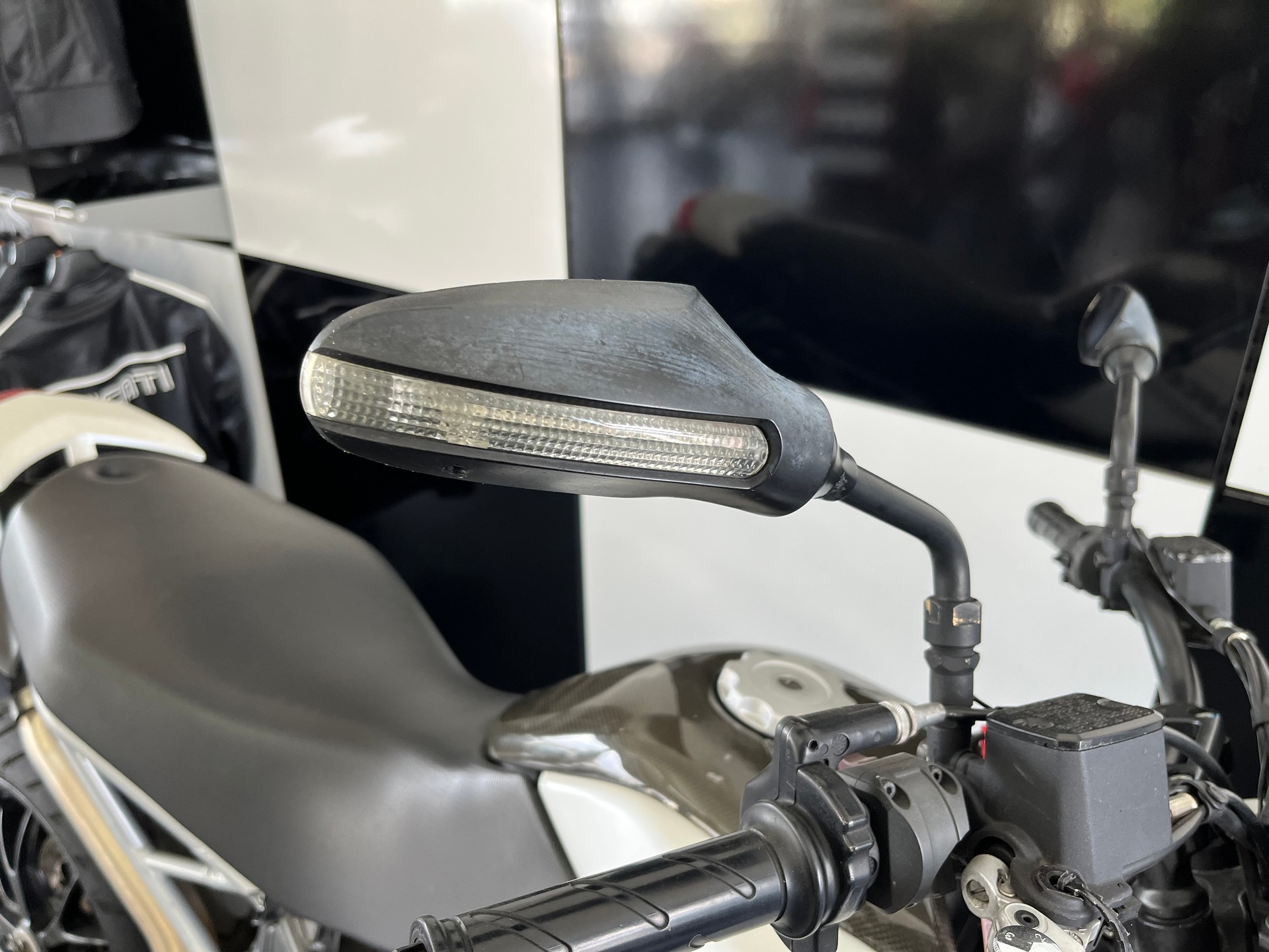 DUCATI Hypermotard 796 - 9