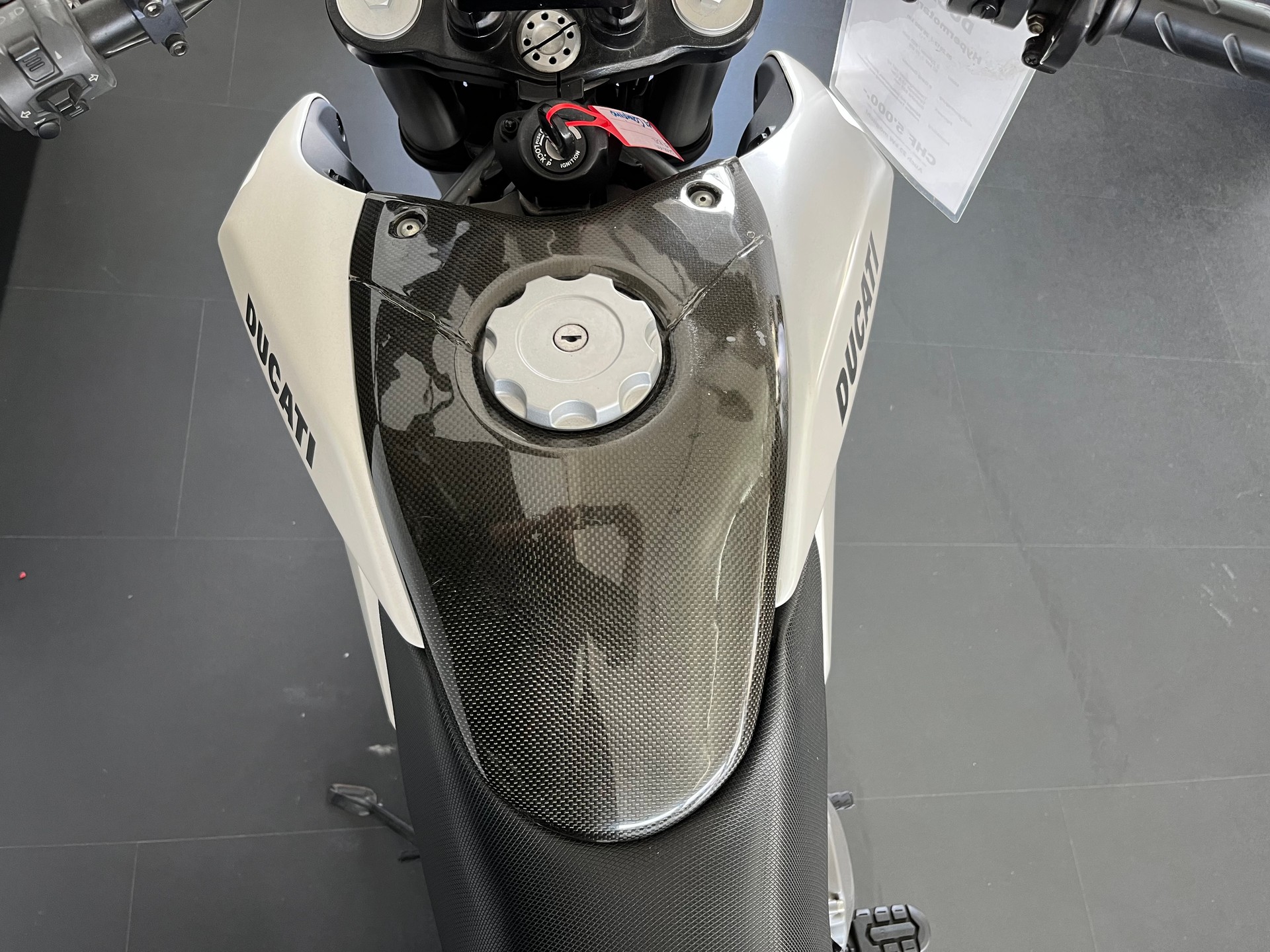 DUCATI Hypermotard 796 - 6