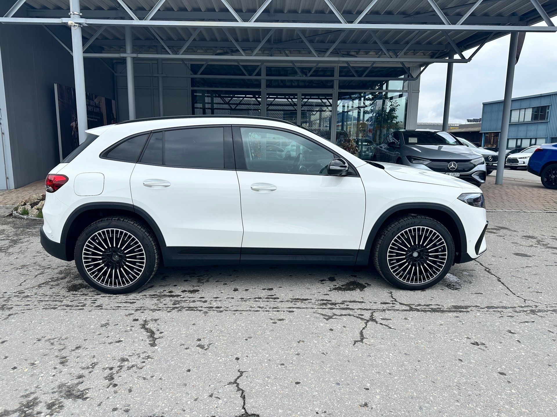 MERCEDES-BENZ EQA 350 Swiss Star AMG Line 4matic - 3