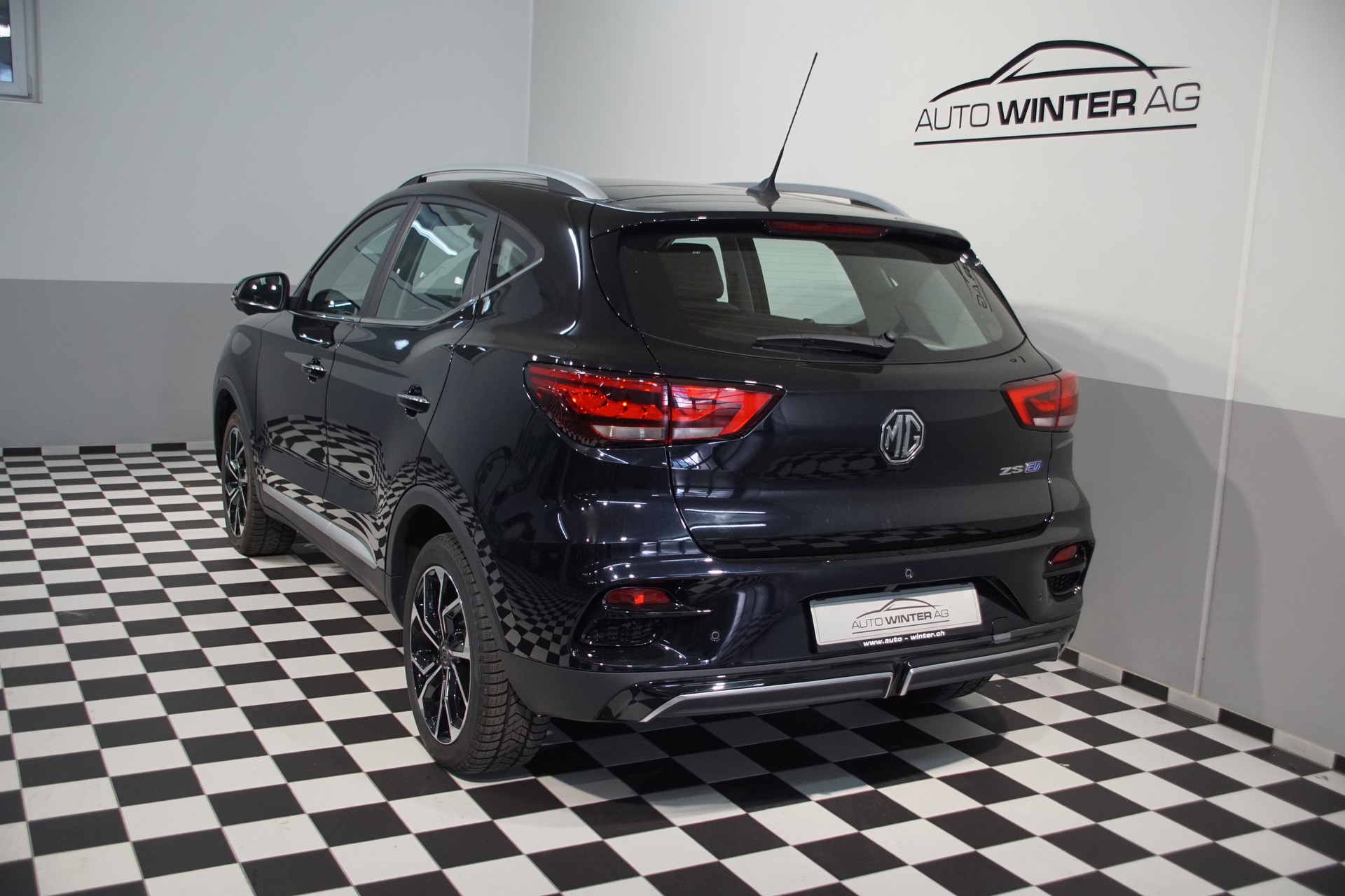 MG ZS EV 70kWh Luxury+ **SWISS** - 10