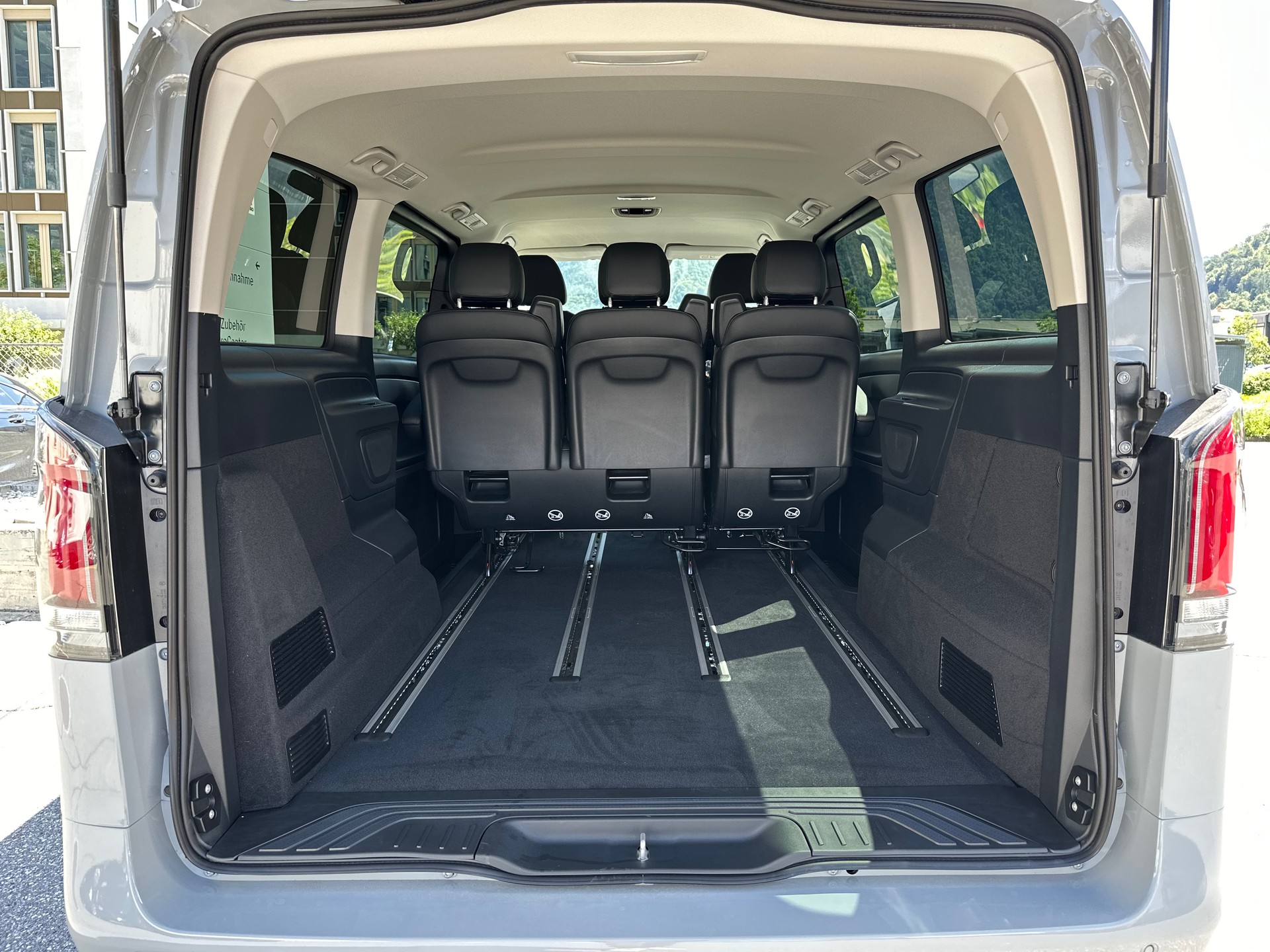 MERCEDES-BENZ eVito 129 KB TOURER PRO Lang 4x2 - 16