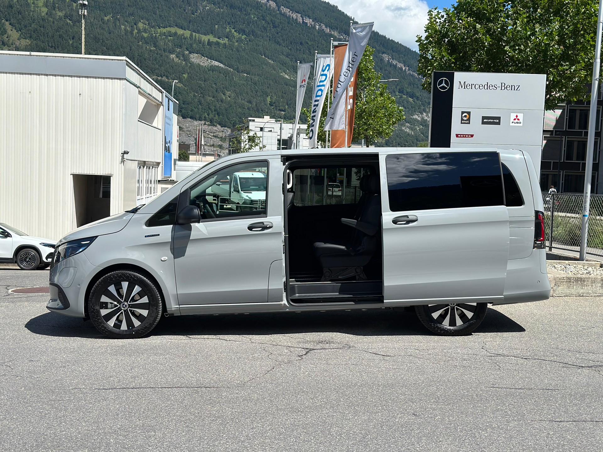 MERCEDES-BENZ eVito 129 KB TOURER PRO Lang 4x2 - 8