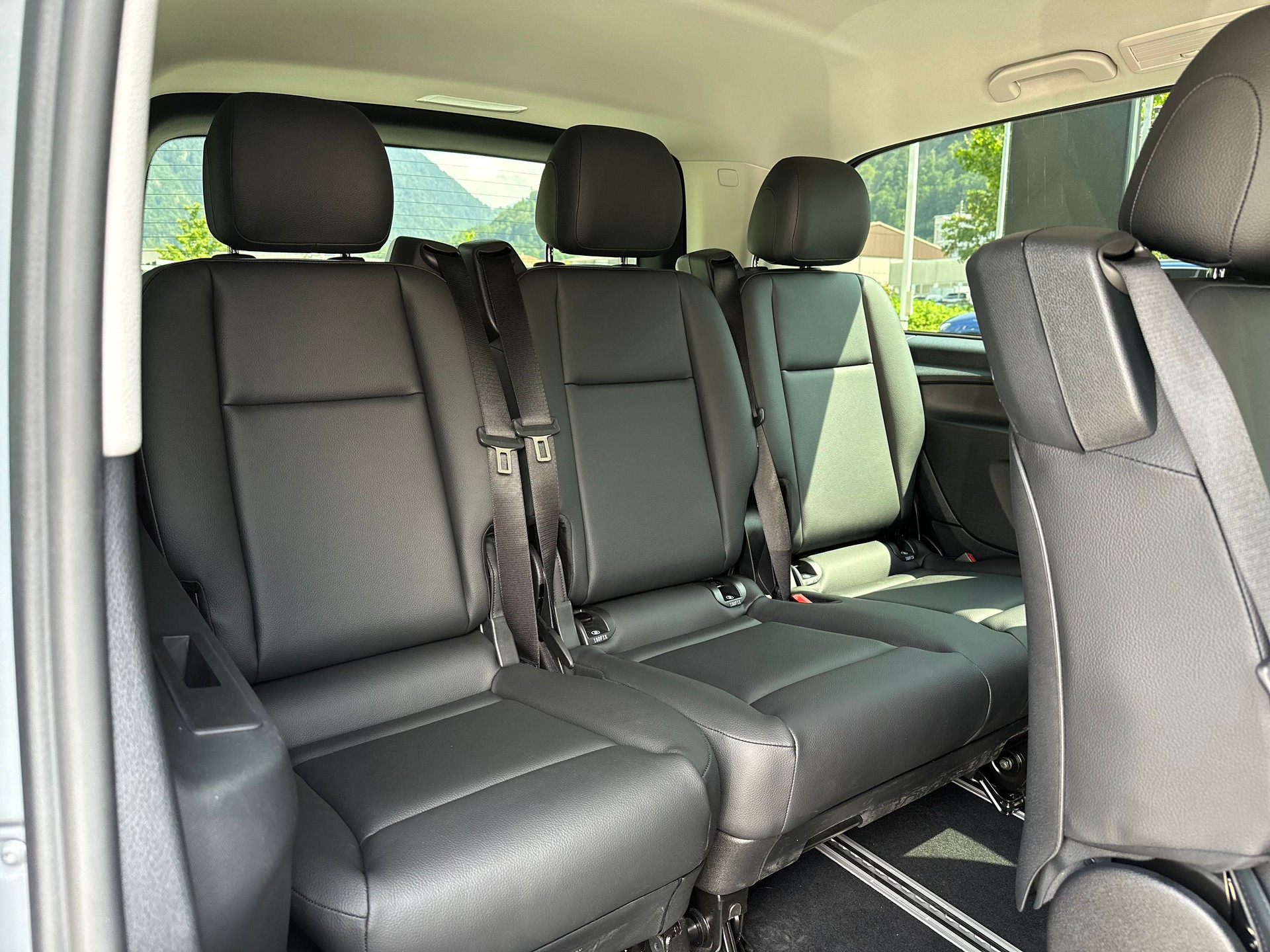 MERCEDES-BENZ eVito 129 KB TOURER PRO Lang 4x2 - 12