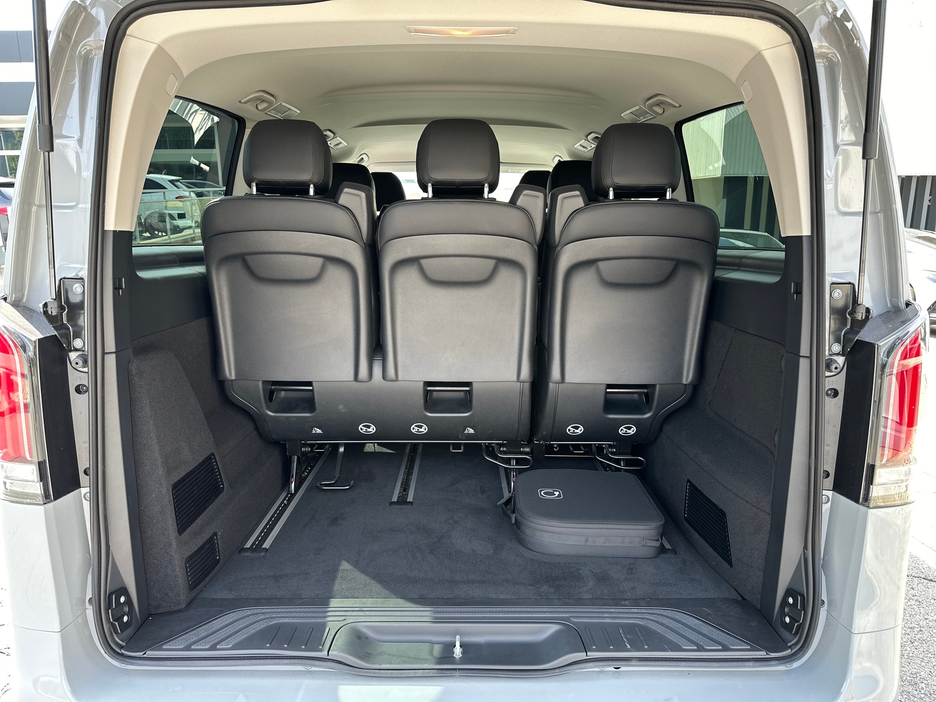 MERCEDES-BENZ eVito 129 KB TOURER PRO Lang 4x2 - 15
