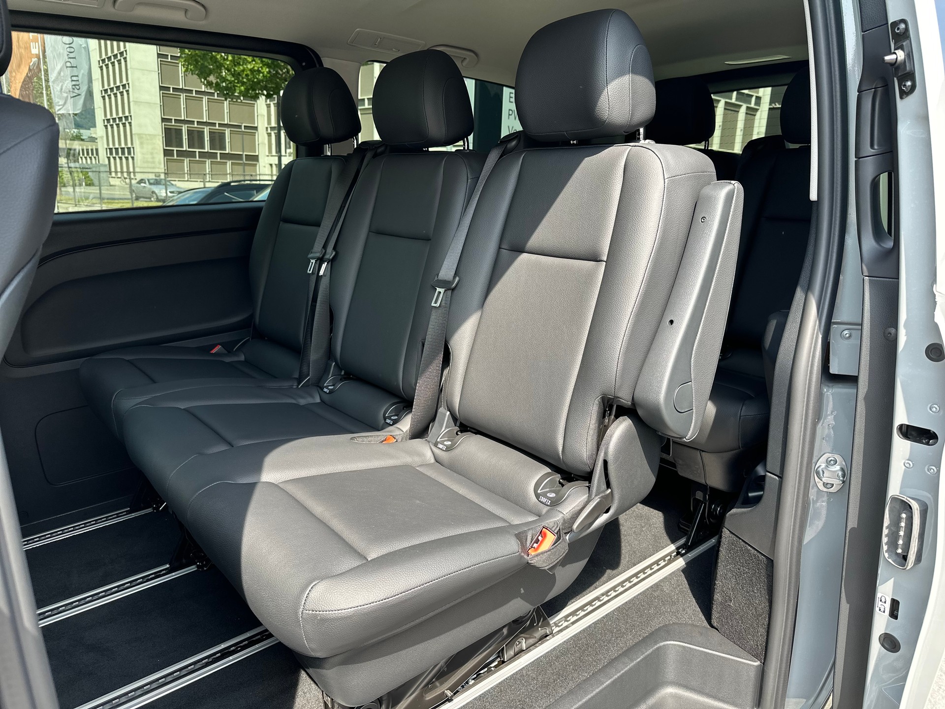 MERCEDES-BENZ eVito 129 KB TOURER PRO Lang 4x2 - 9