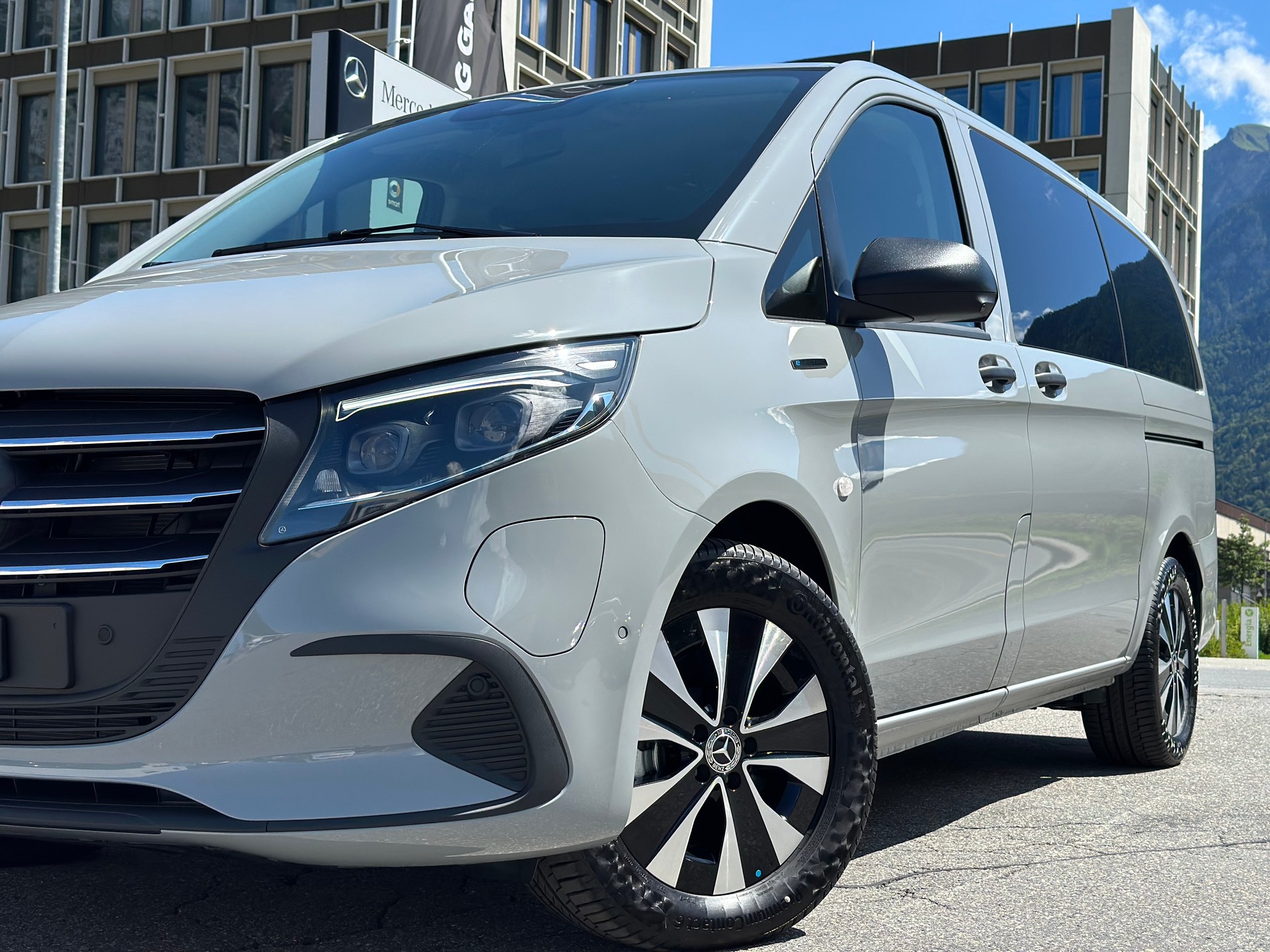 MERCEDES-BENZ eVito 129 KB TOURER PRO Lang 4x2 - 5