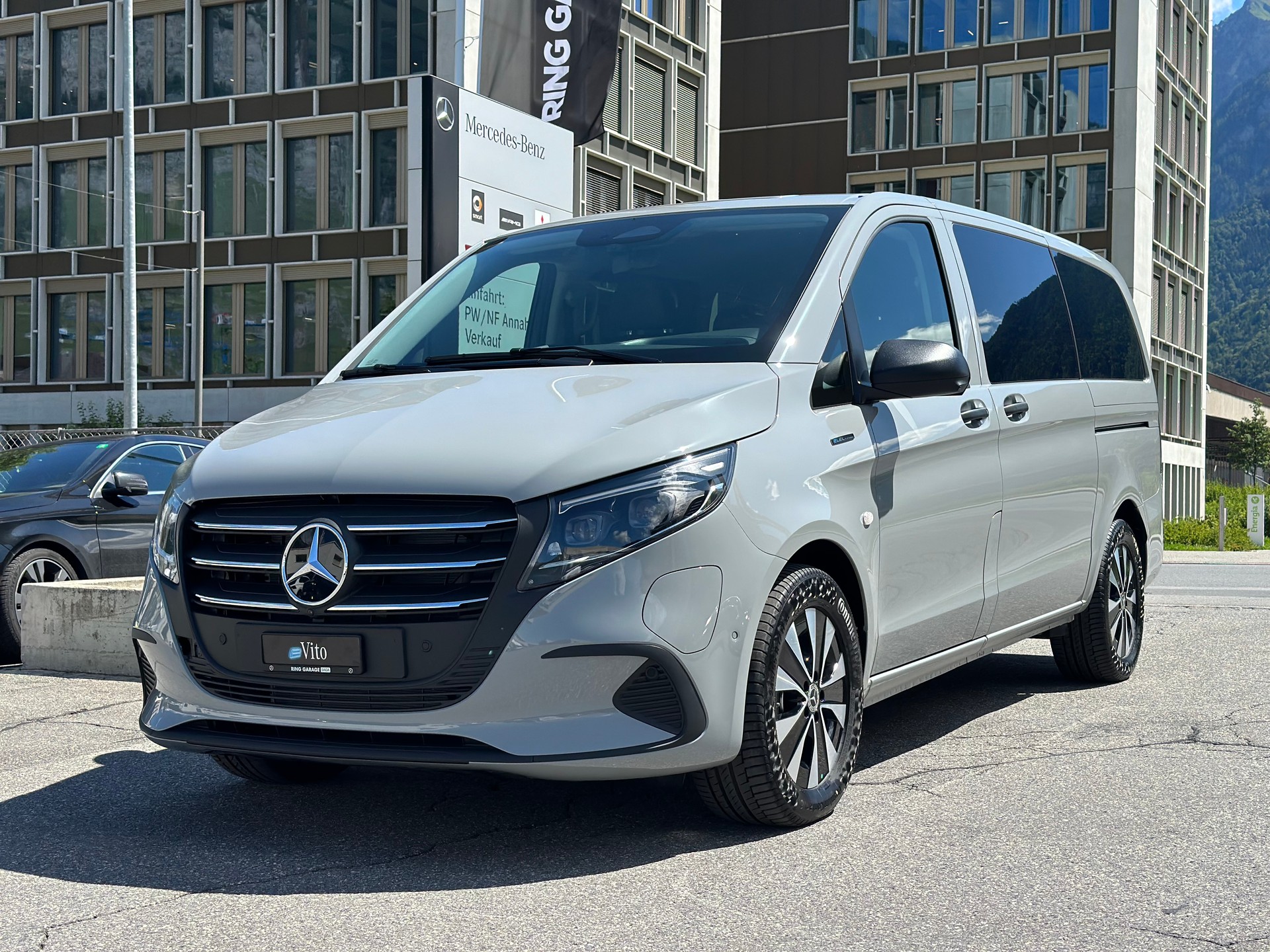 MERCEDES-BENZ eVito 129 KB TOURER PRO Lang 4x2 - 4