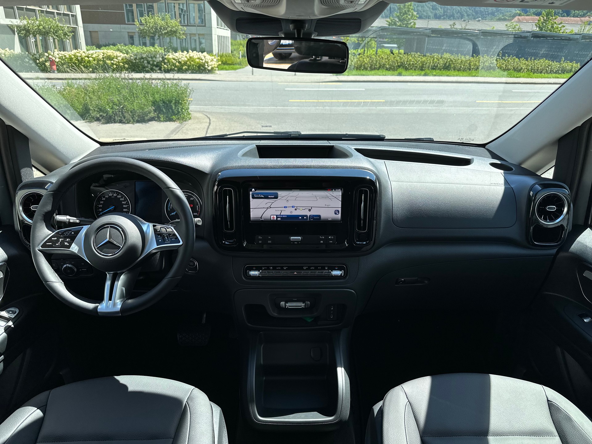 MERCEDES-BENZ eVito 129 KB TOURER PRO Lang 4x2 - 19
